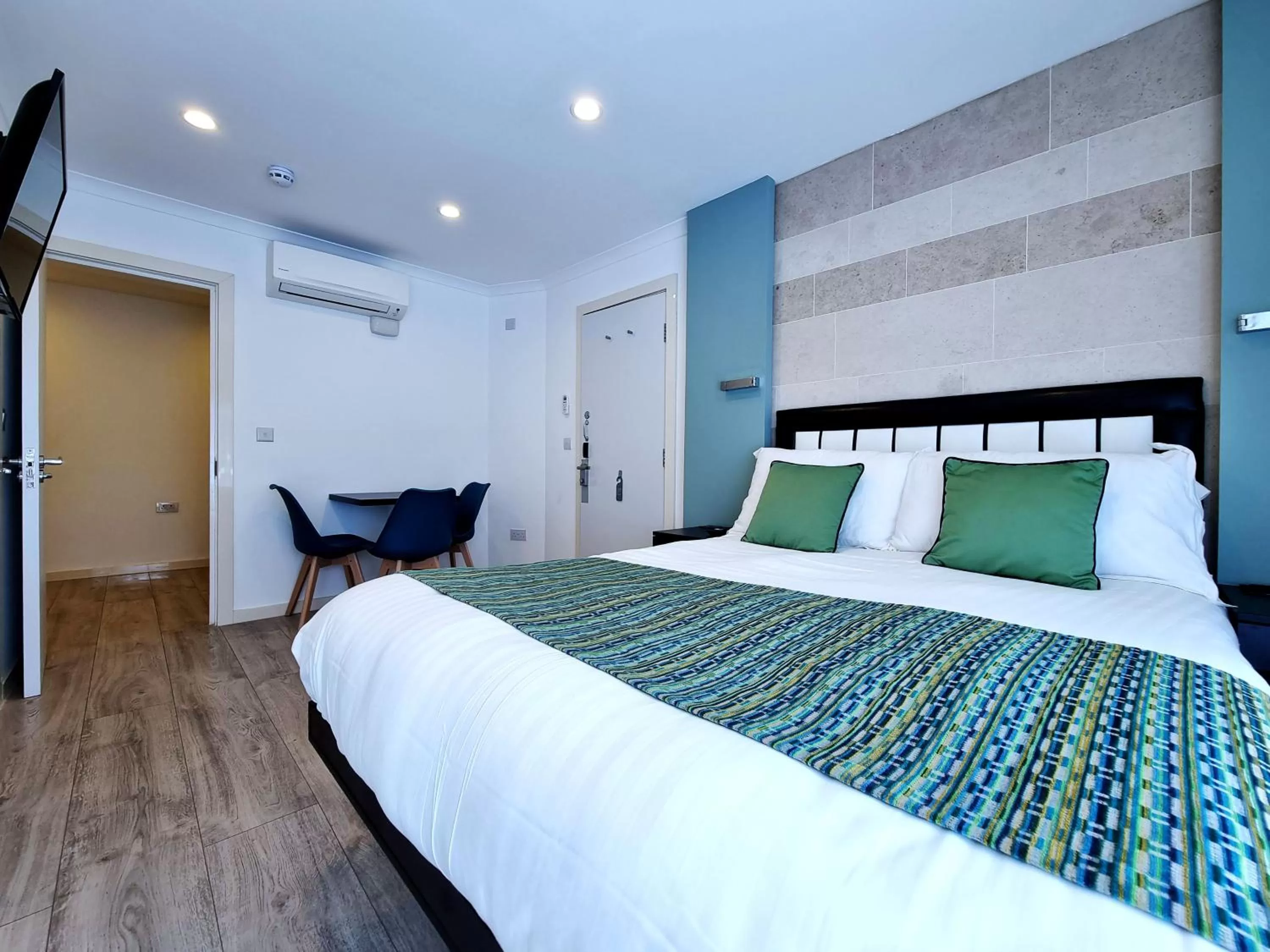 Bedroom, Bed in 146 STUDIOS Marylebone