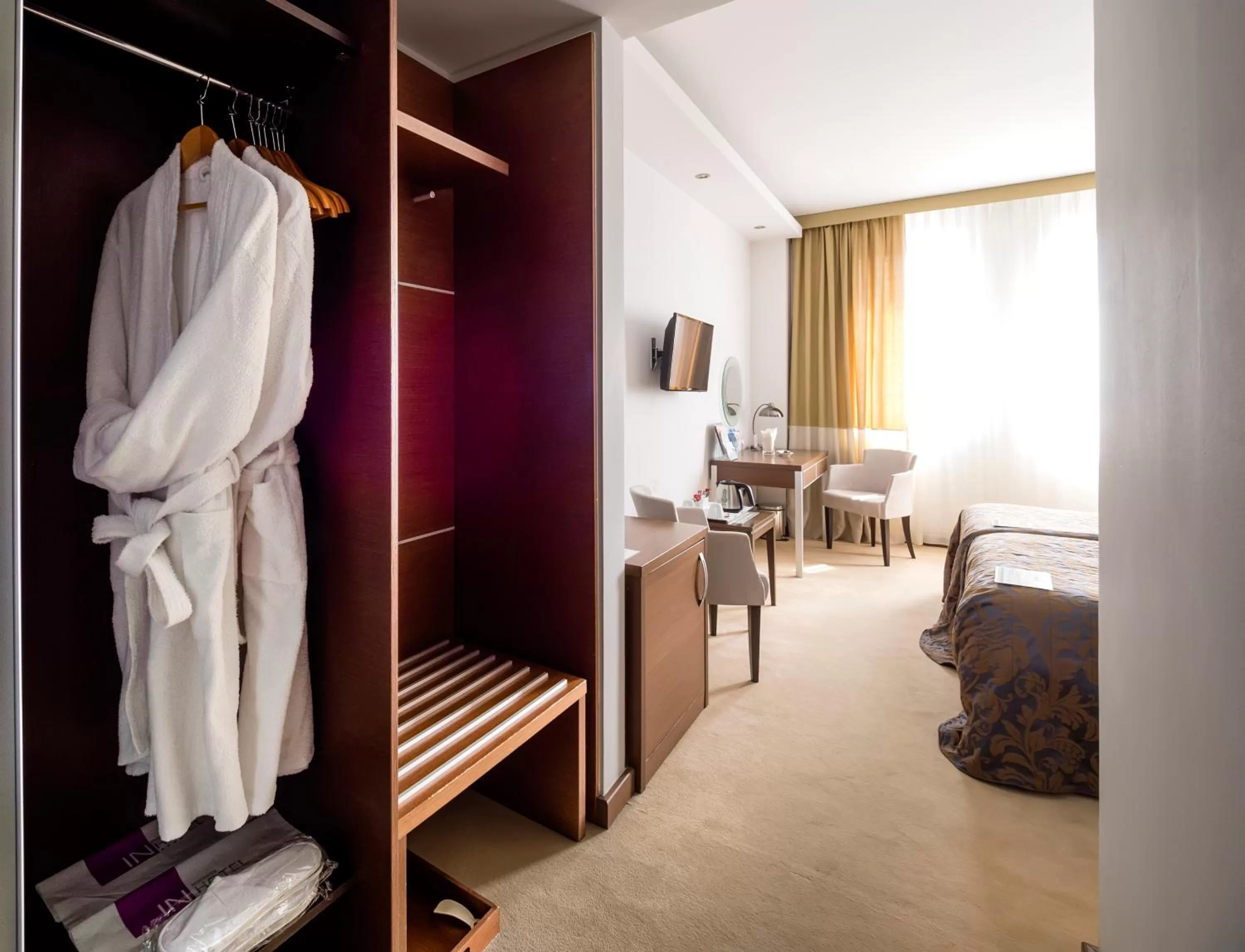 TV and multimedia, Bed in IN Hotel Beograd