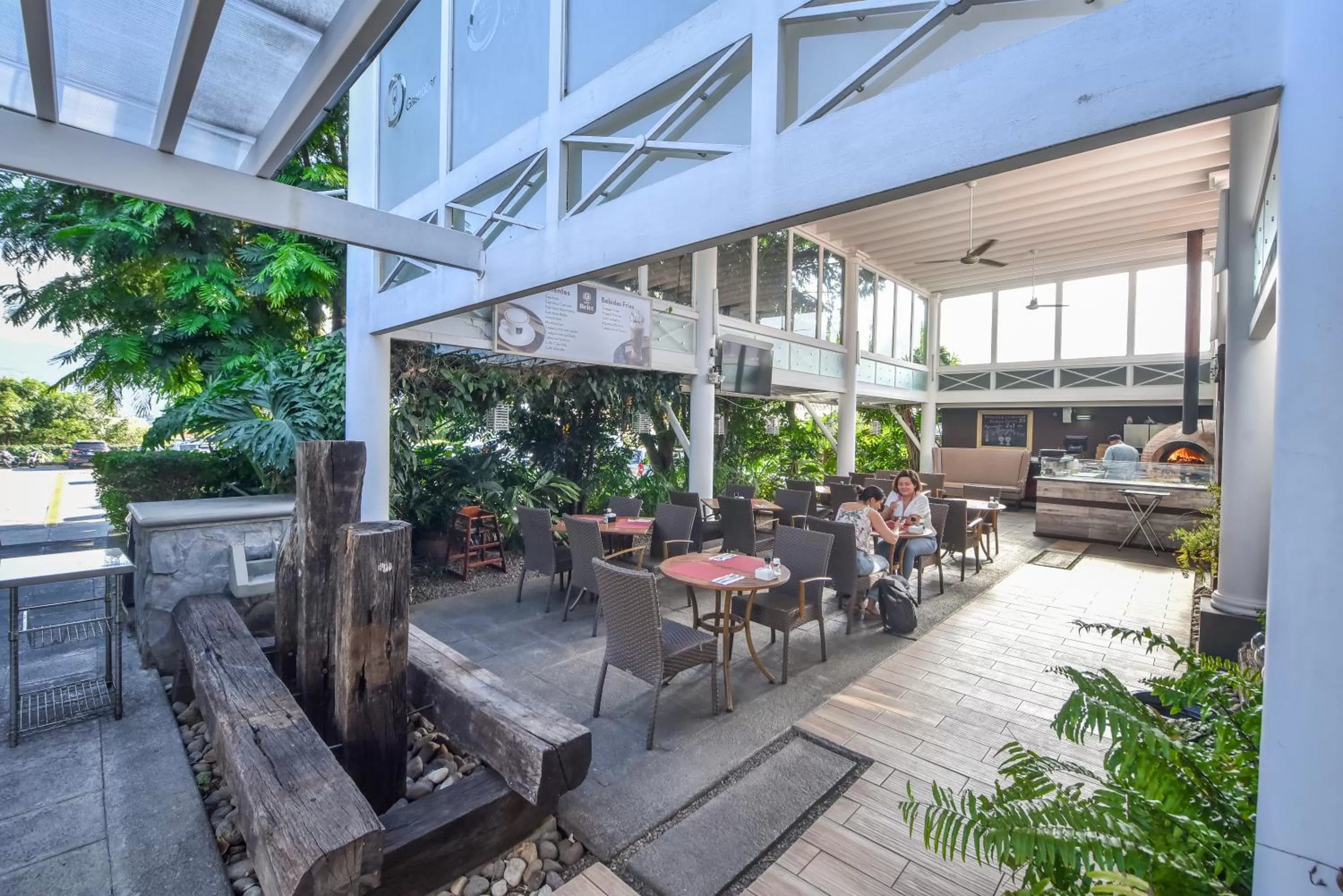 Restaurant/places to eat in La Riviera Hotel