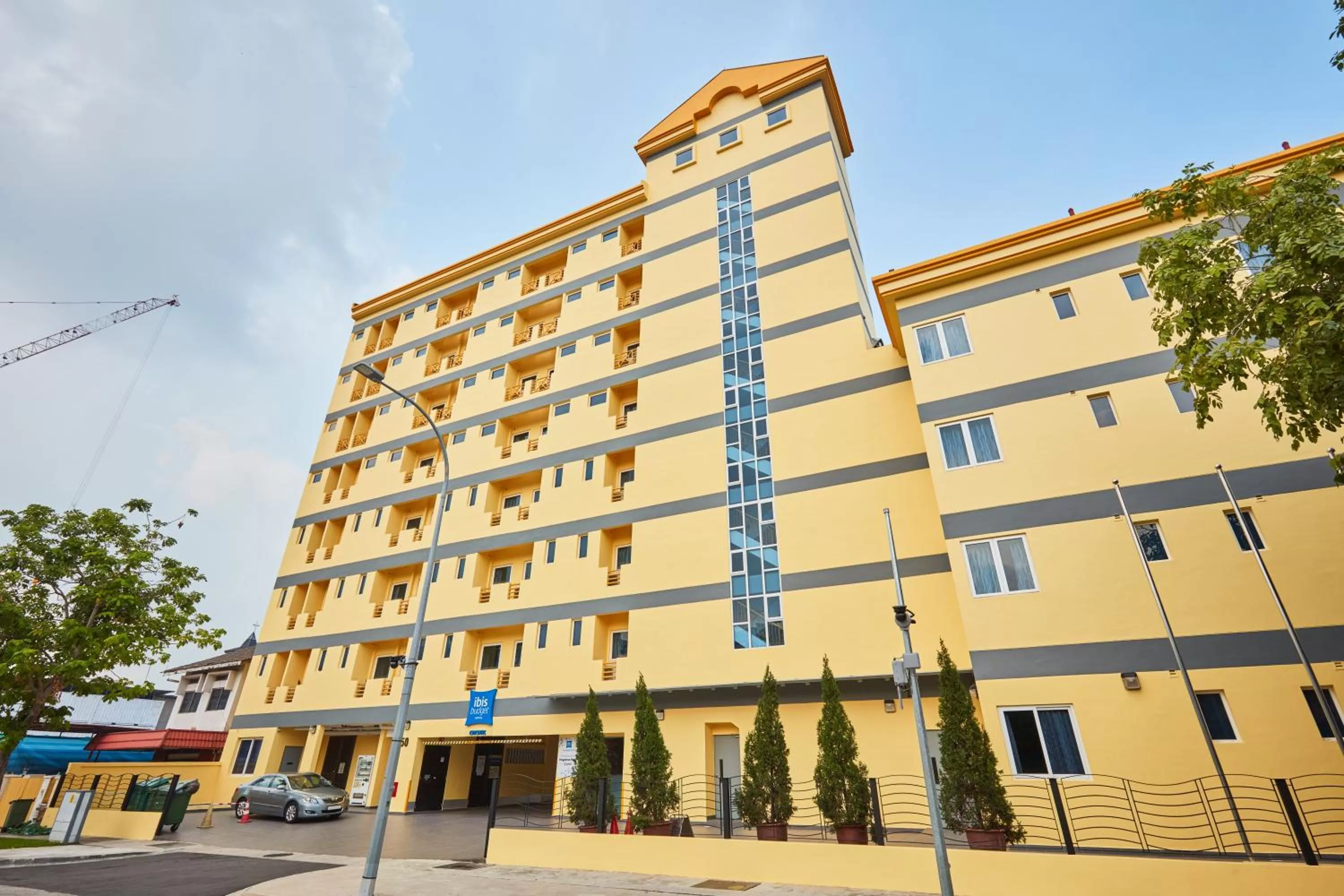 Property building in ibis budget Singapore Crystal