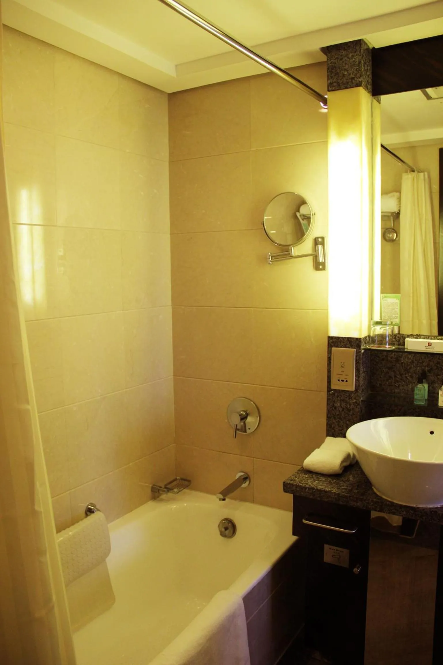 Bathroom in Merry Hotel Shanghai (Former Rendezvous Merry Hotel Shanghai)