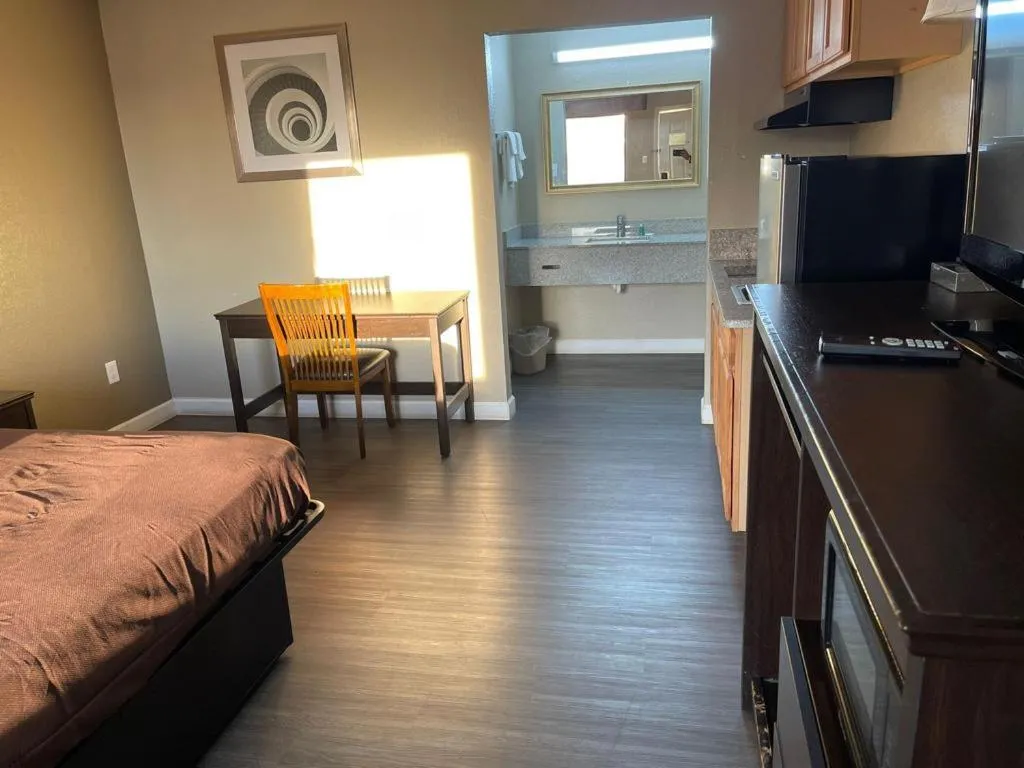 Bedroom in Suburban Studios Columbia - Harbison