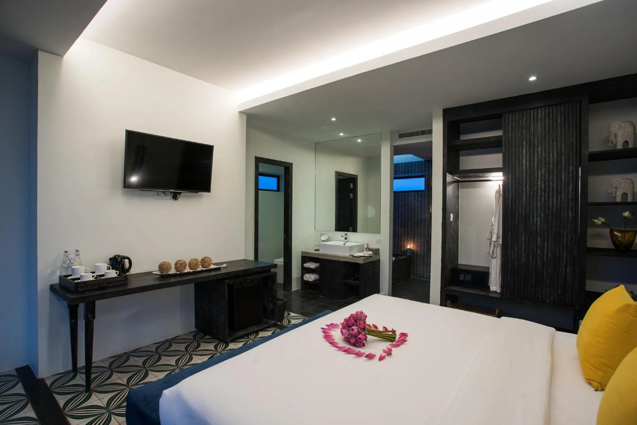 Photo of the whole room, Bed in Monthara Angkor Residence