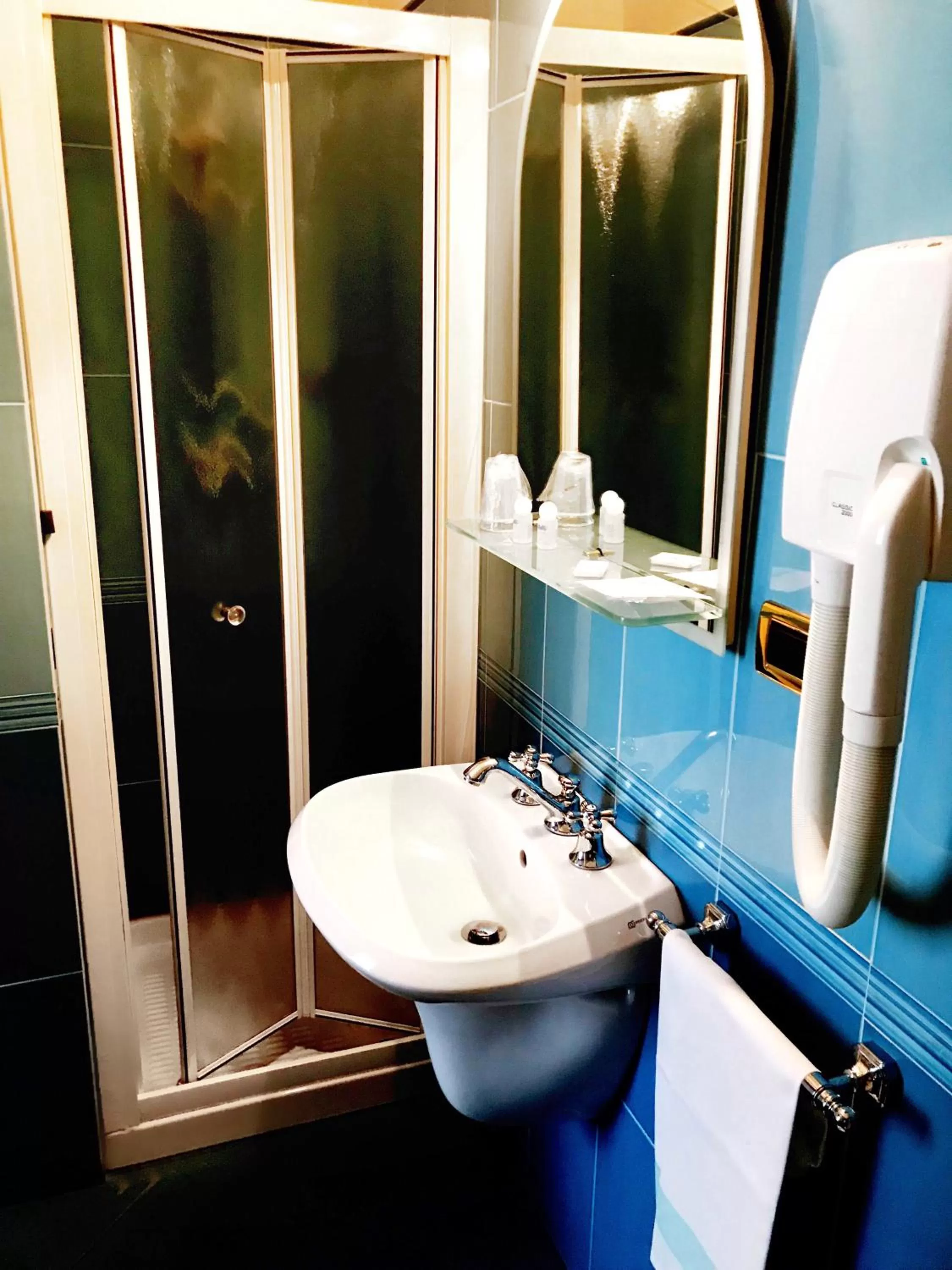 Shower, Bathroom in B&B Villa Primavera