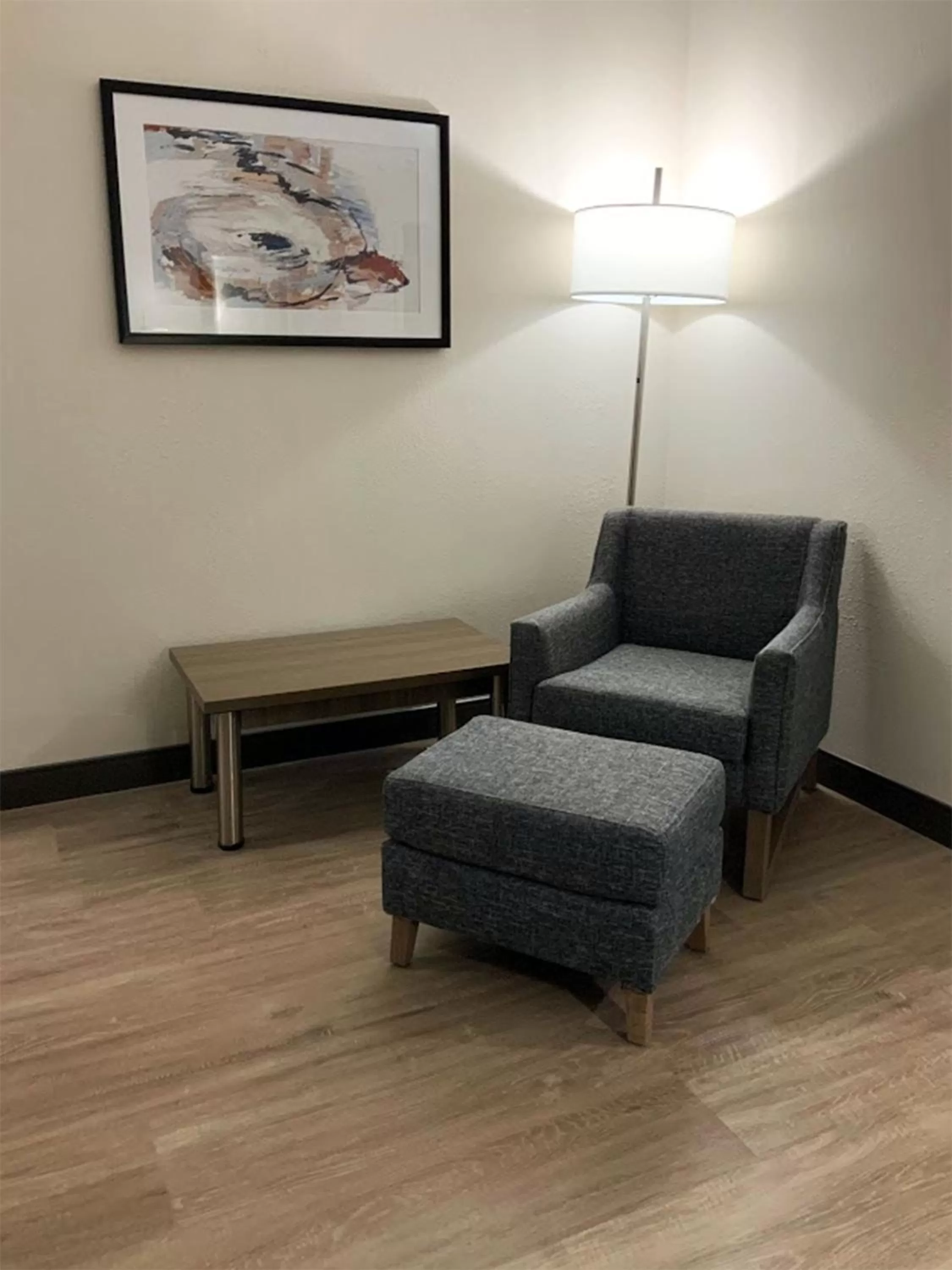 Seating area in Wingate by Wyndham Jackson Ridgeland