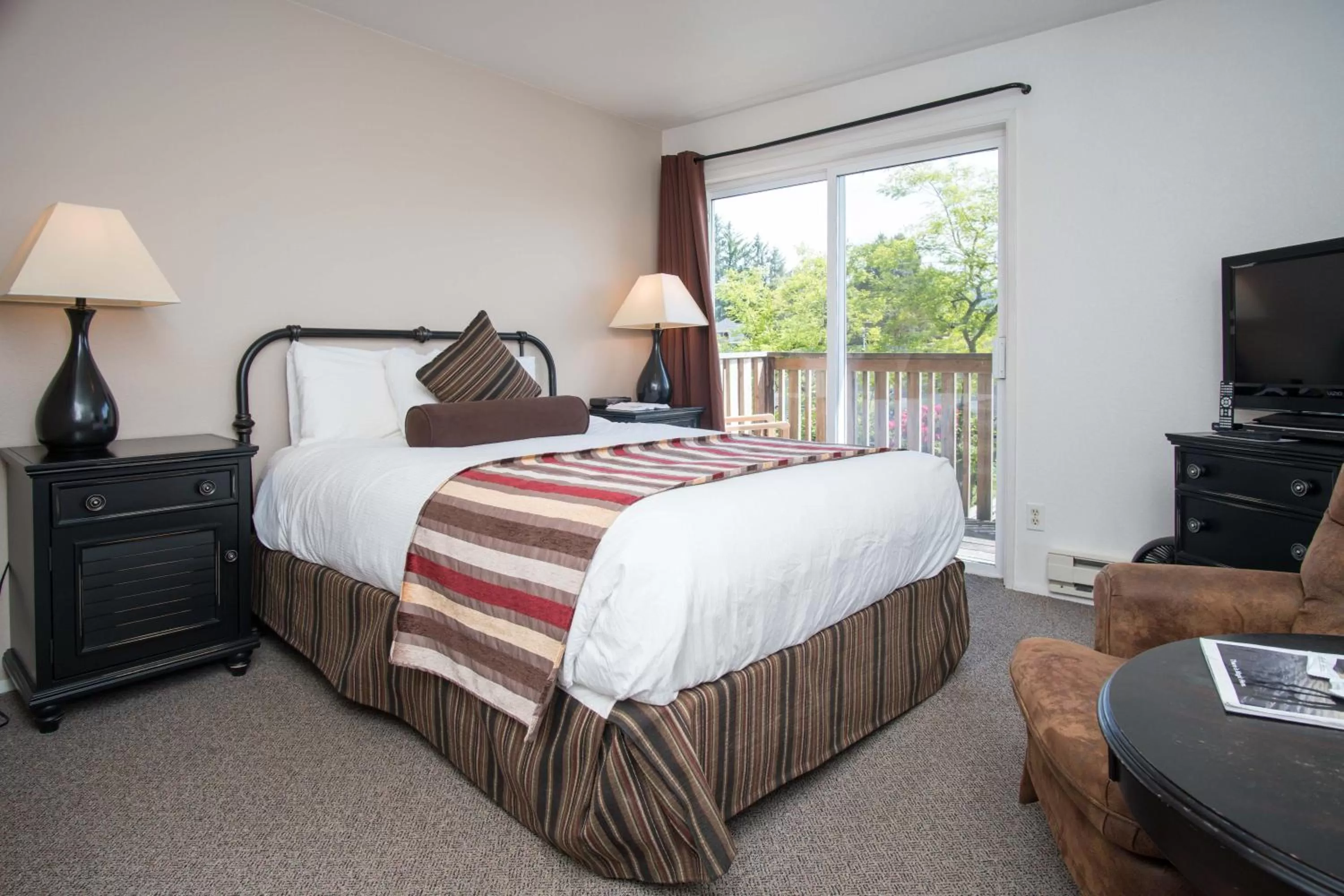 Bed in Ecola Creek Lodge