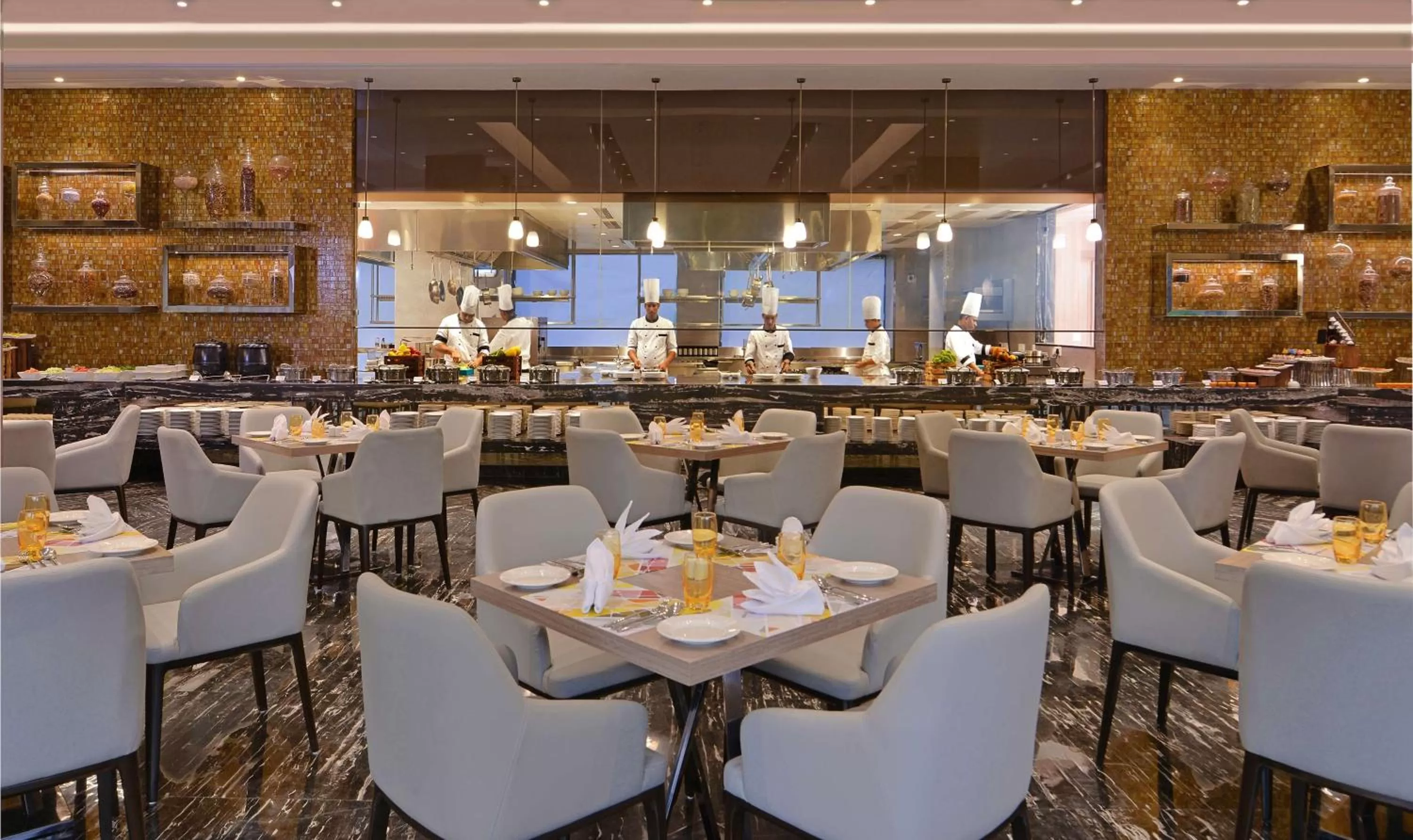 Restaurant/places to eat in Radisson Mumbai Andheri MIDC