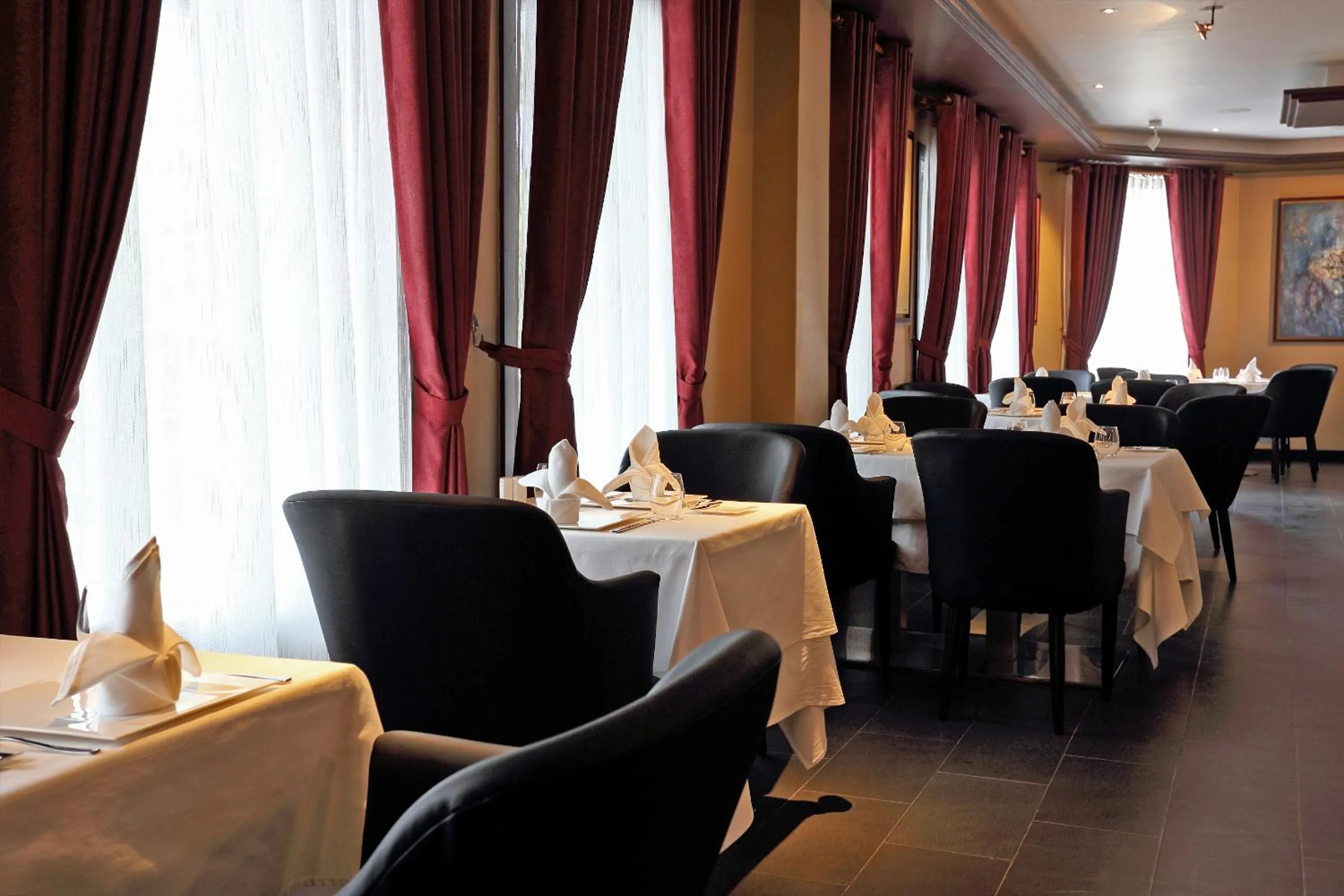 Restaurant/places to eat in Arunreas Hotel