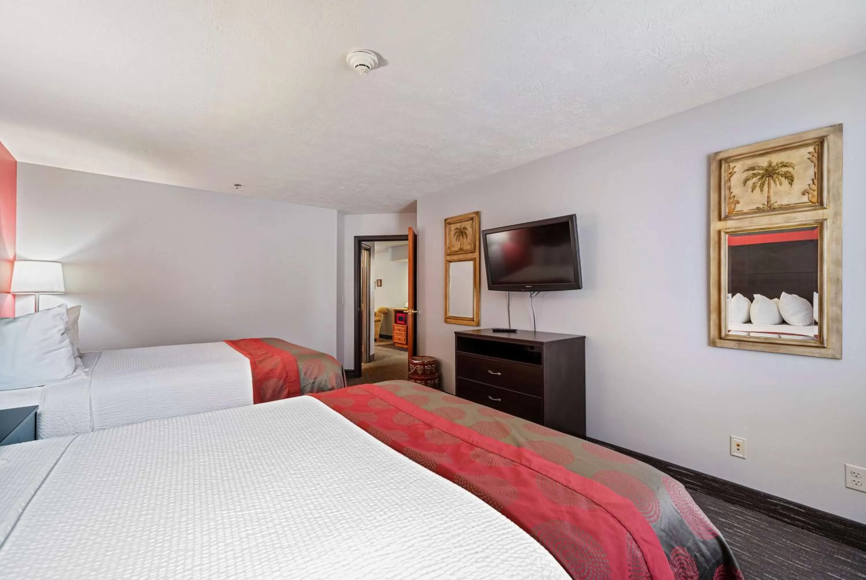 Photo of the whole room, Bed in Ramada by Wyndham Sioux Falls Airport - Waterpark Resort & Event Center
