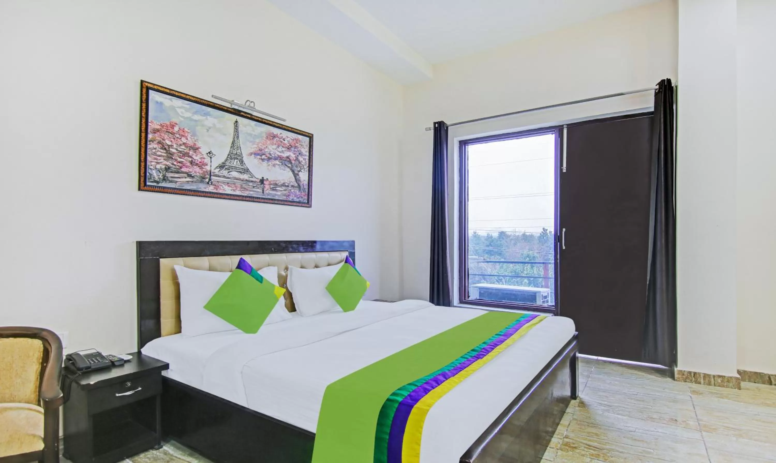 Bed in Treebo Trend Amaya Inn Sector 72