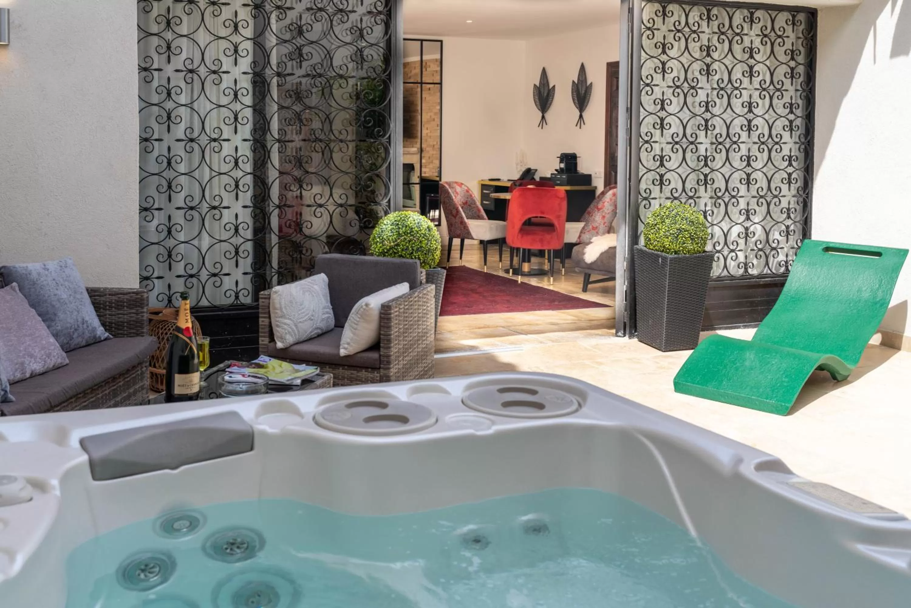 Spa and wellness centre/facilities in Le Confidentiel Hôtel & SPA