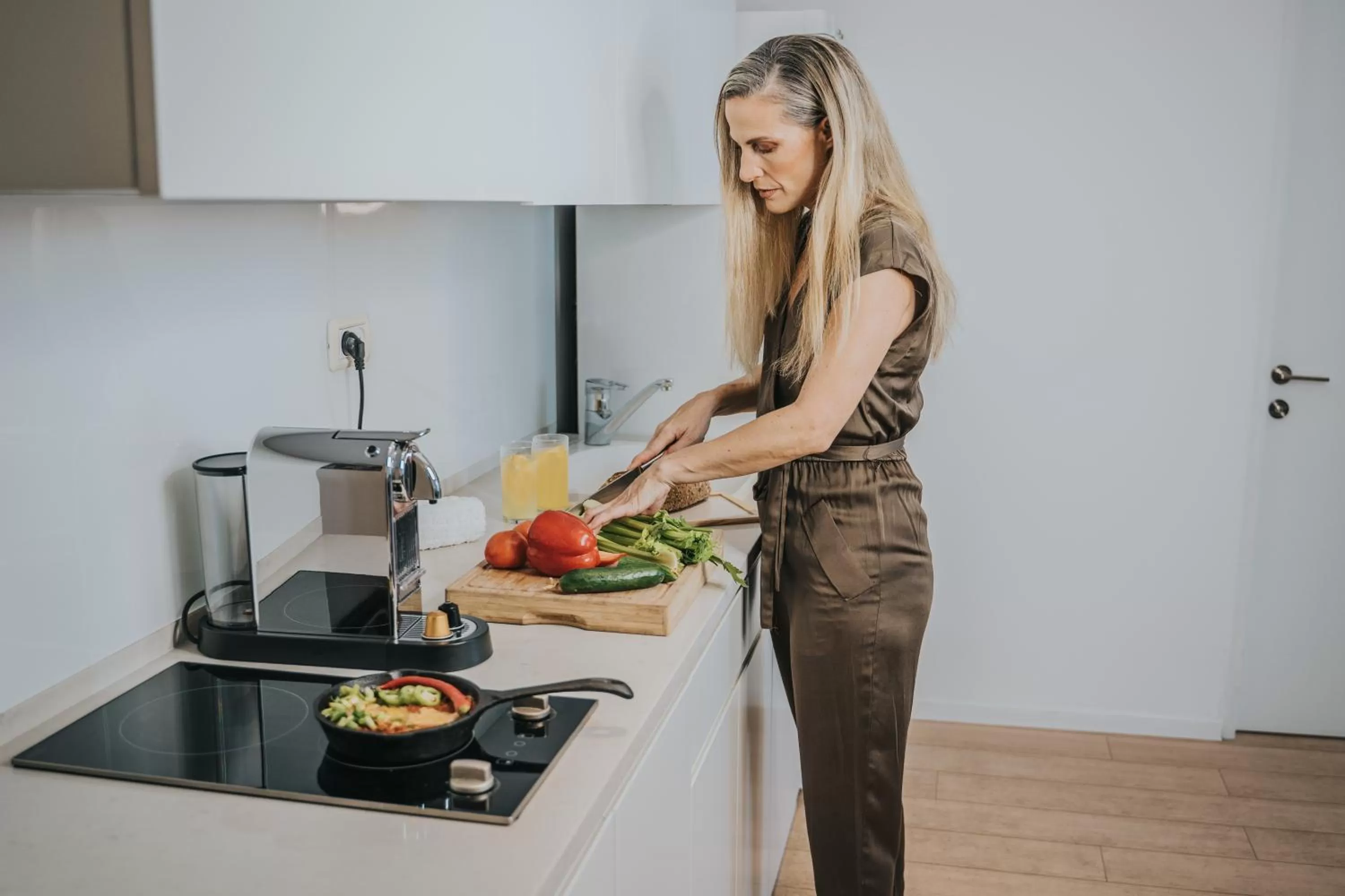 Kitchen or kitchenette in Sea Executive Suites