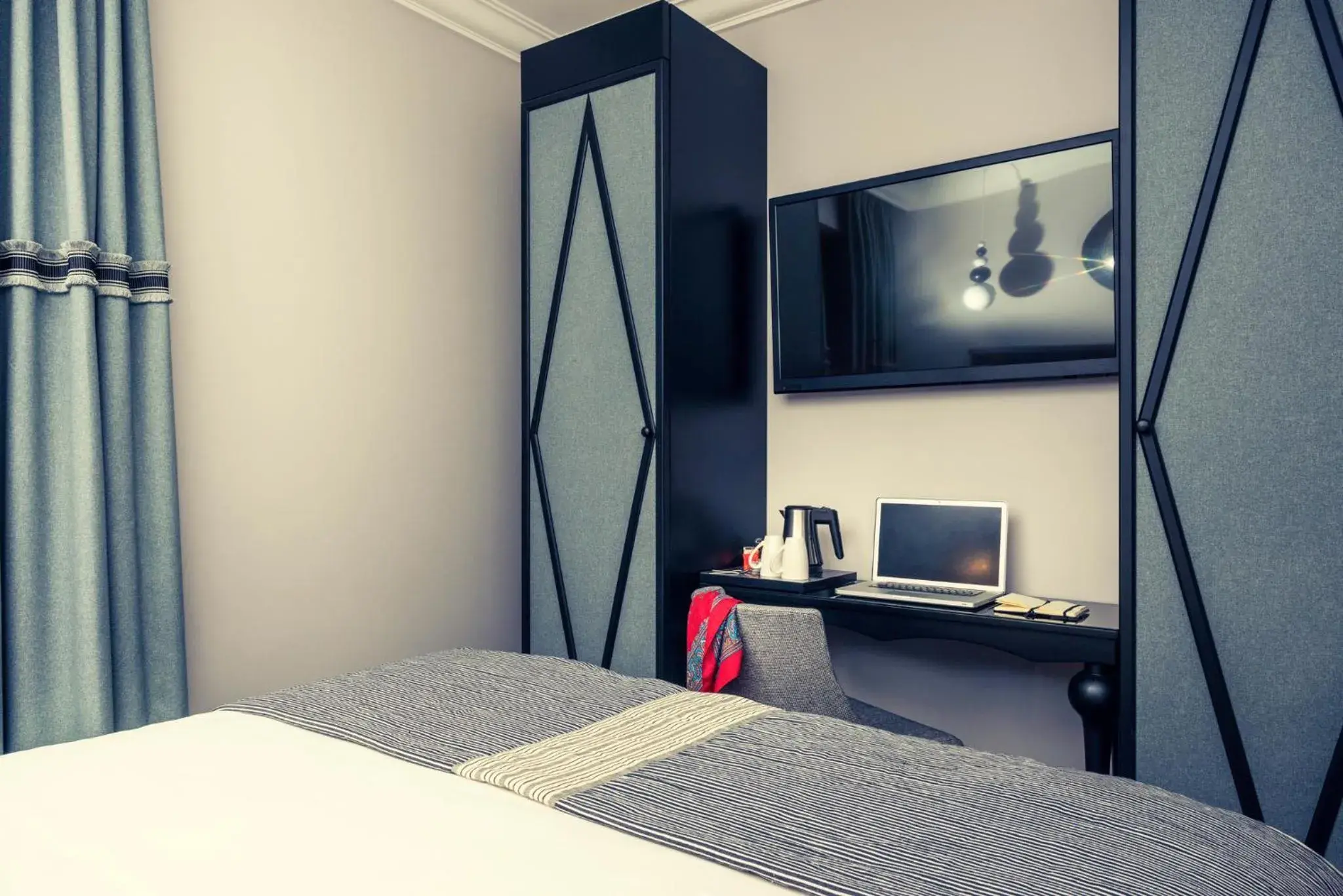 Superior Double Room in Mercure Paris Arc de Triomphe Wagram Superior Double Room in Mercure Paris Arc de Triomphe Wagram