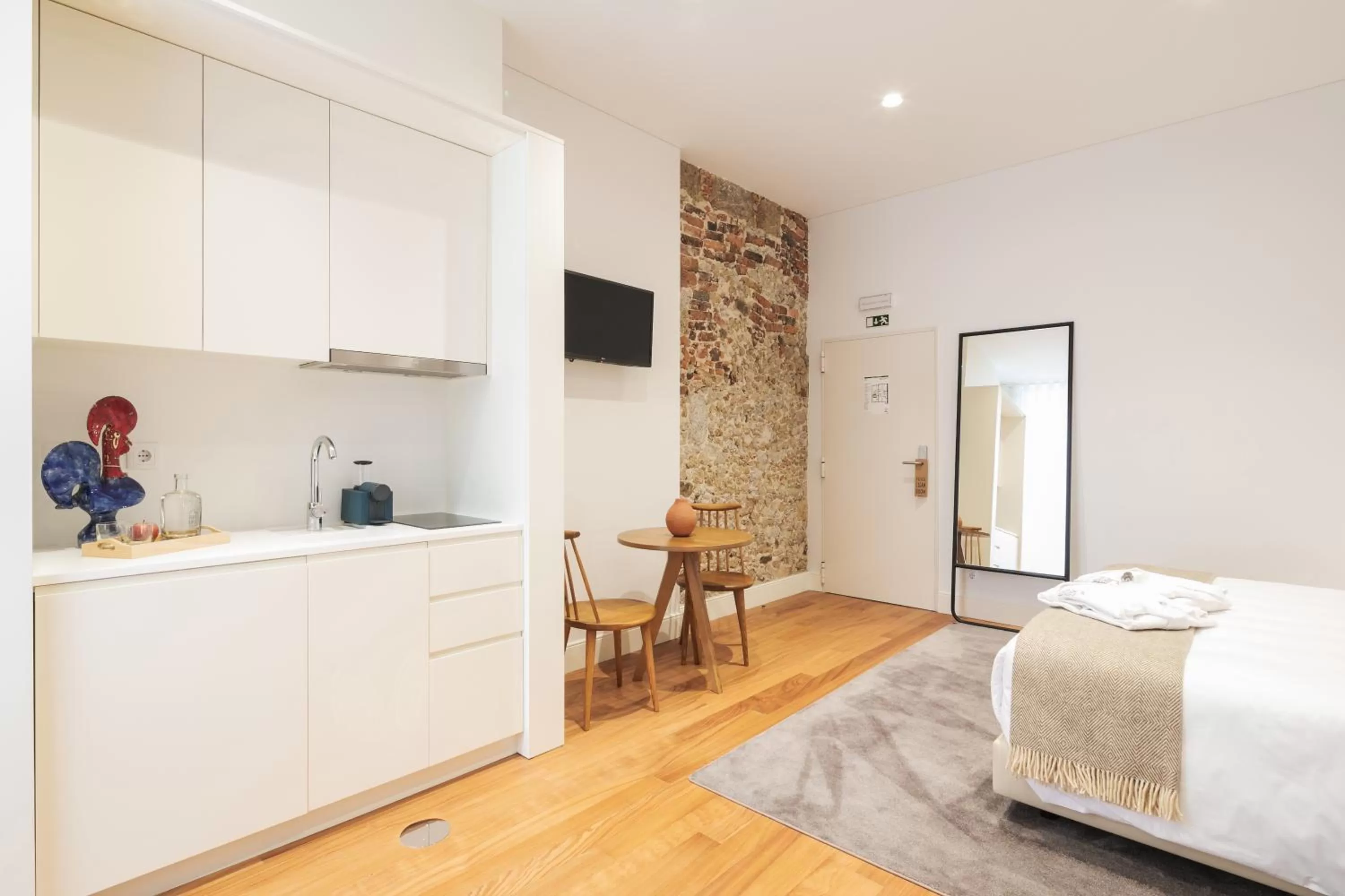 Kitchen or kitchenette, Bed in Porto River Infante