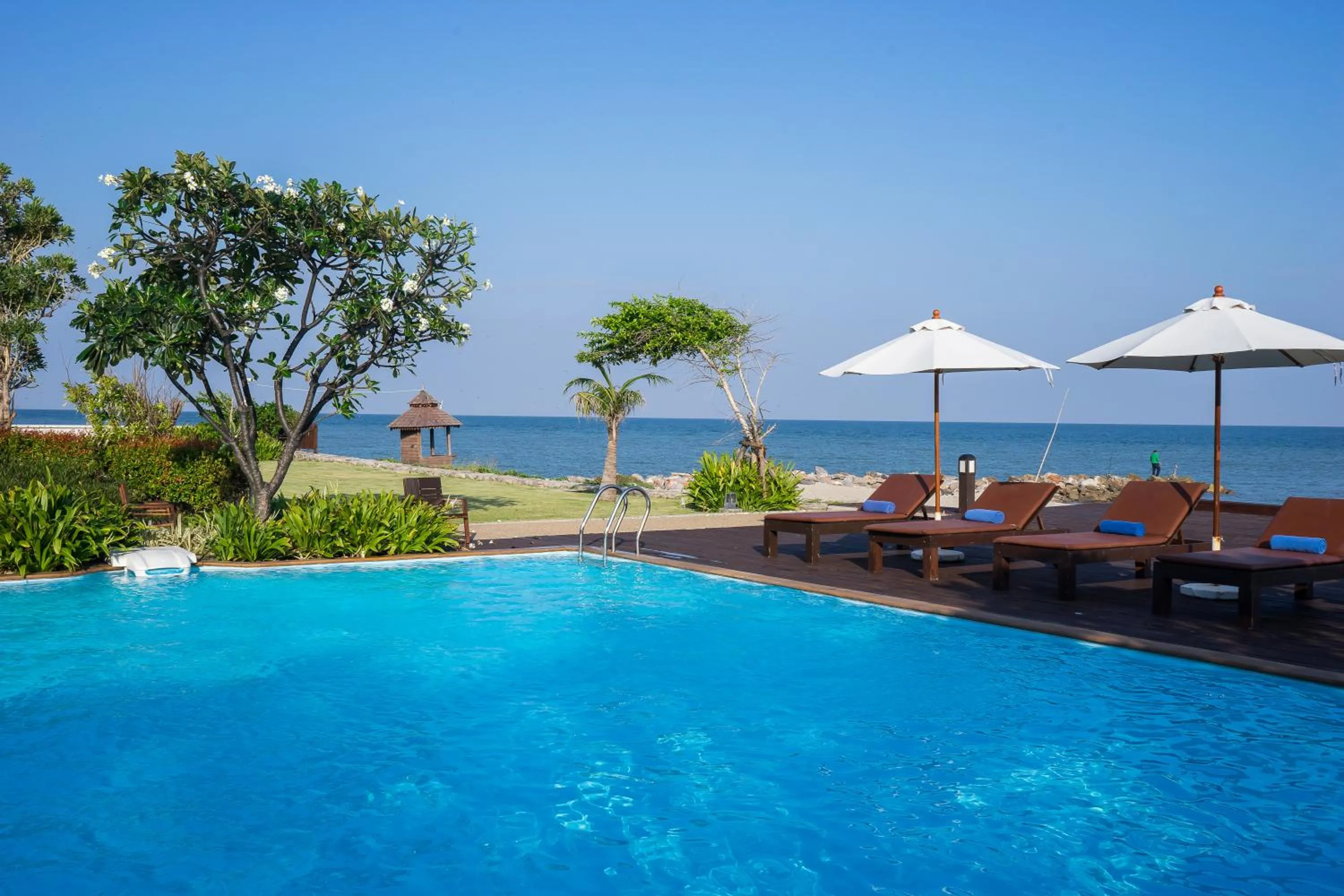 Swimming pool in i Tara Resort & Spa