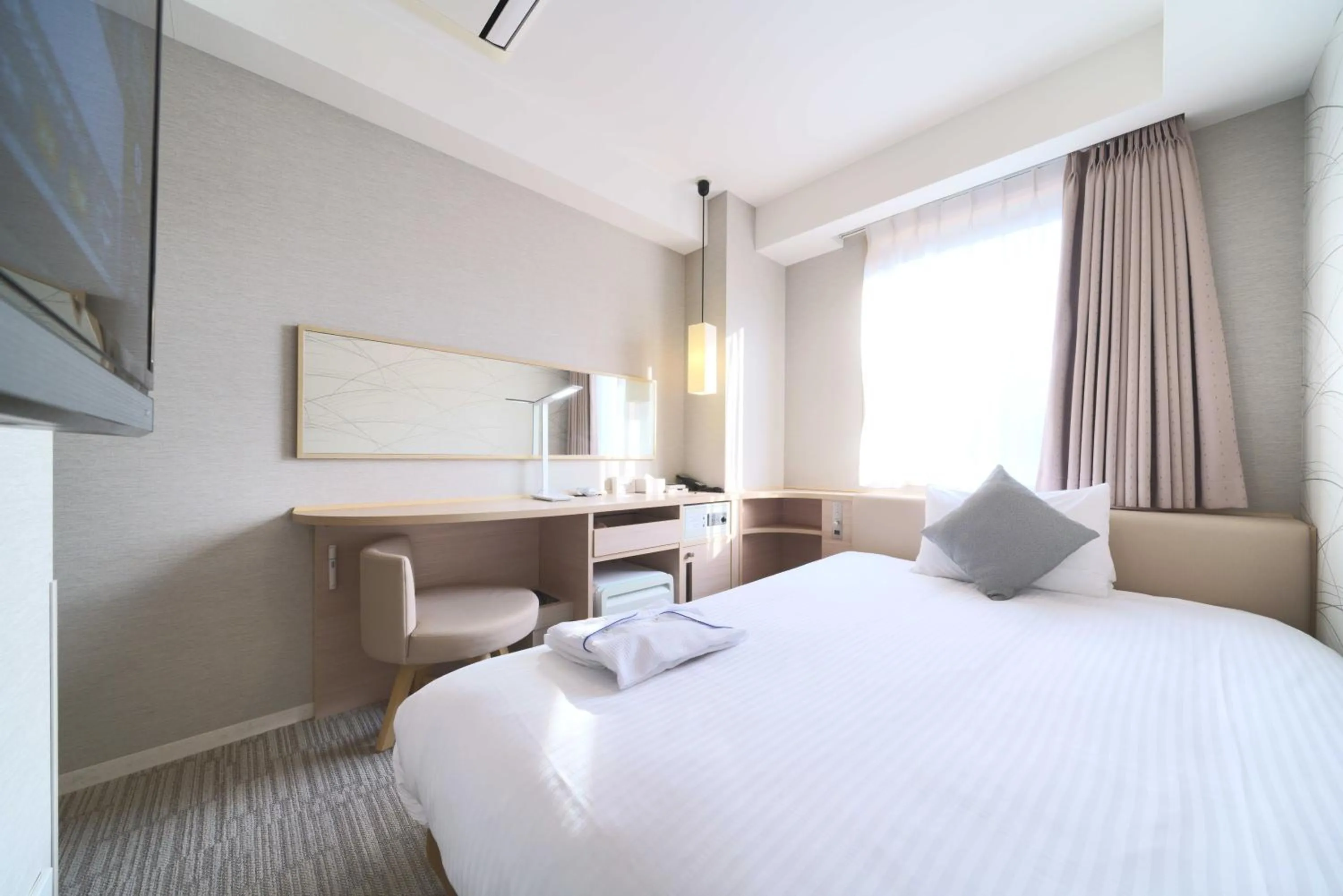 Photo of the whole room, Bed in Meitetsu Inn Hamamatsucho