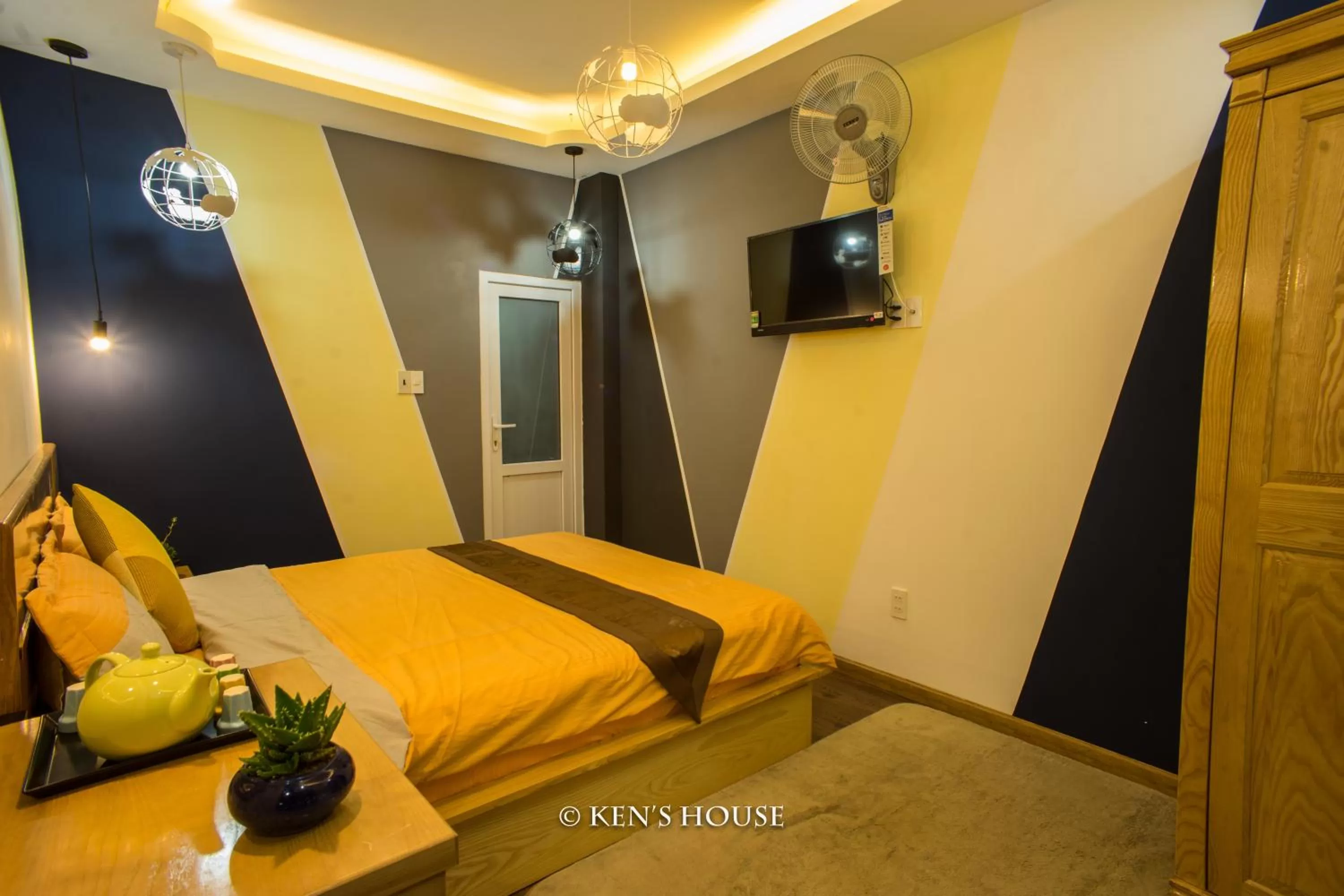 Communal lounge/ TV room, Bed in Bống Stay