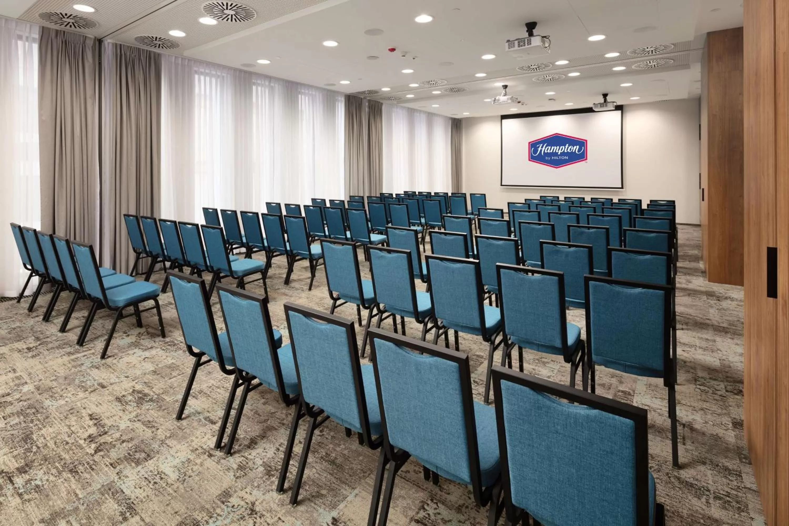 Seating area in Hampton by Hilton Łódź City Center