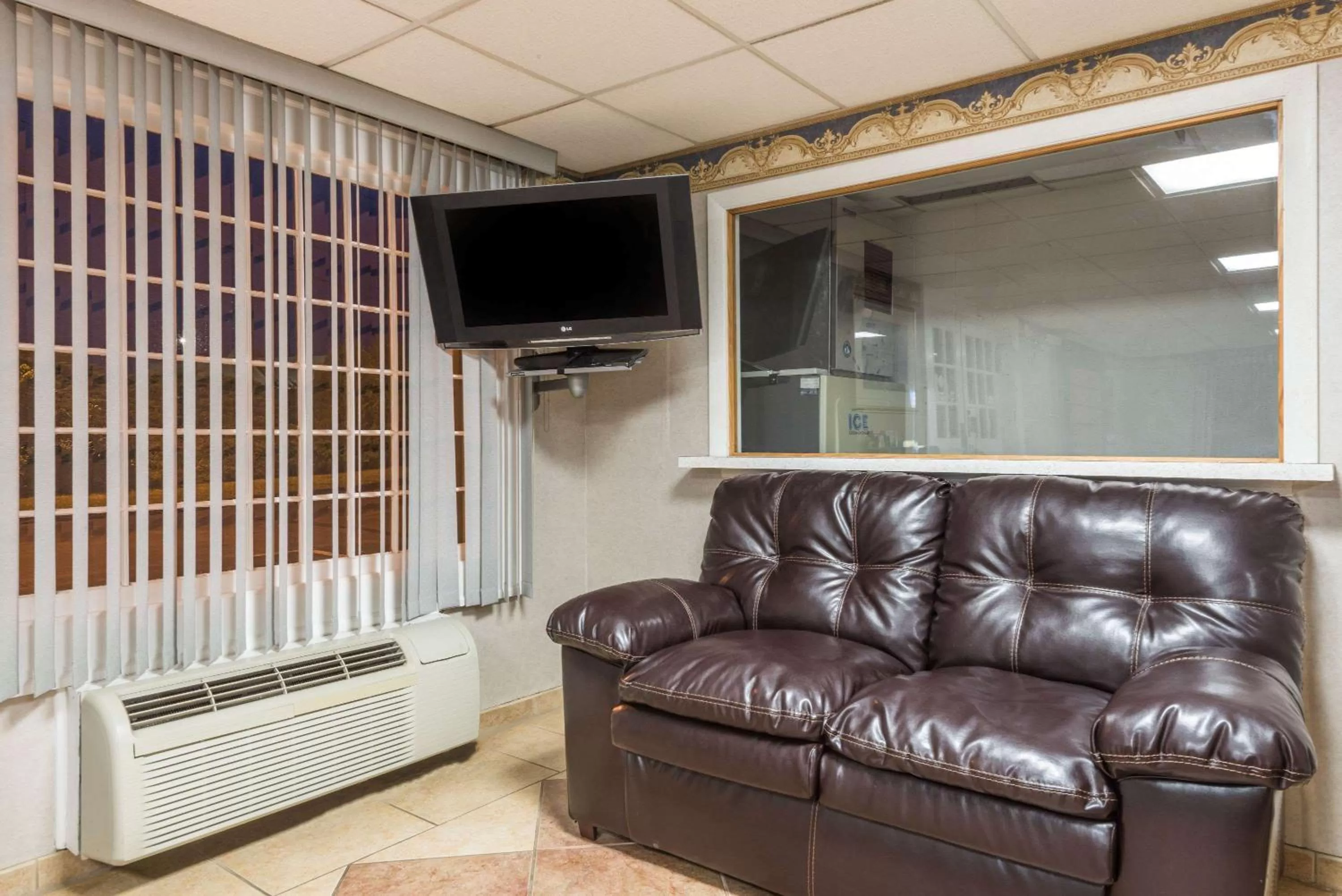 Lobby or reception in Super 8 by Wyndham Old Saybrook