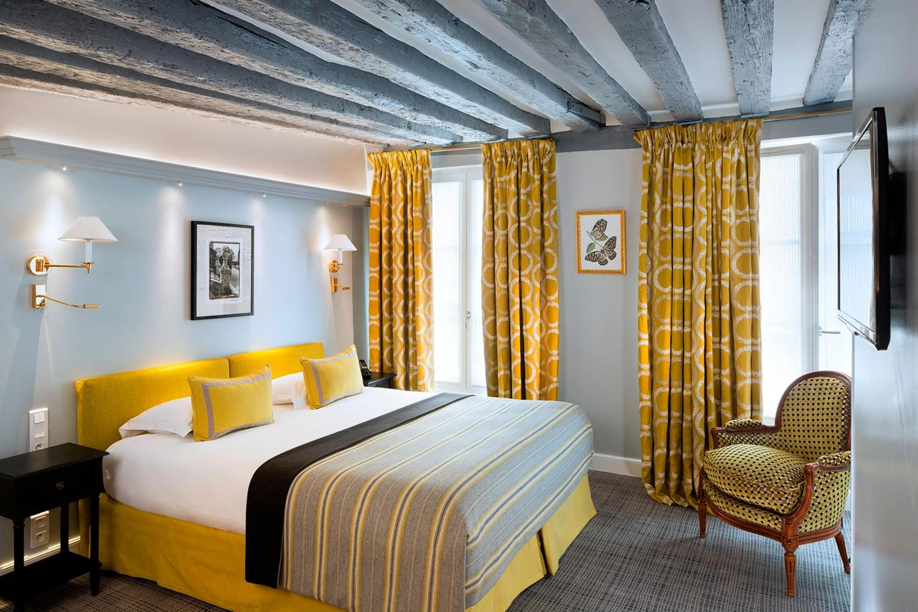 Photo of the whole room, Bed in Le Relais Saint Honoré