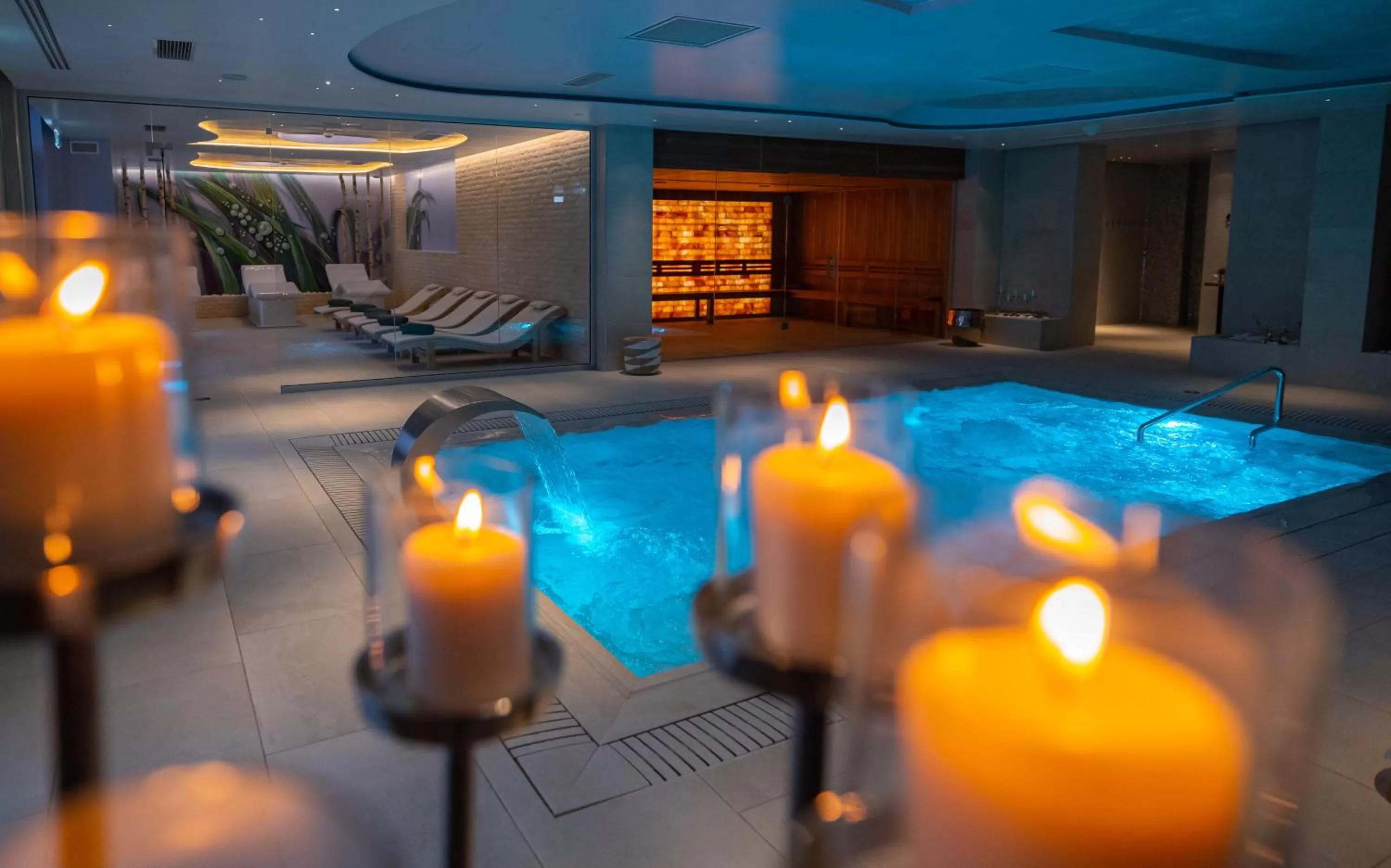 Swimming pool in Hotel Belmont