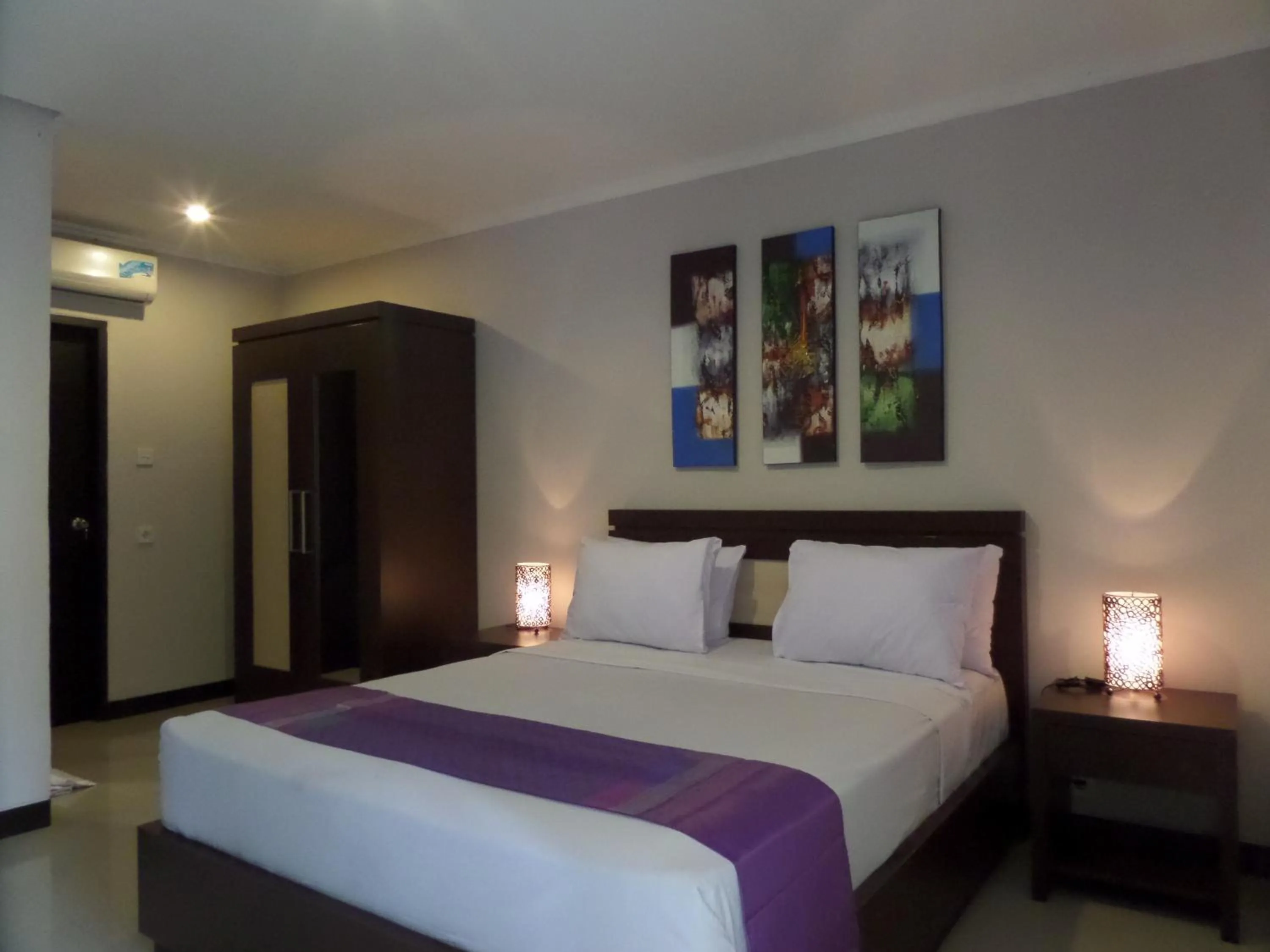 Bed in Mansu Hotel and Spa Legian