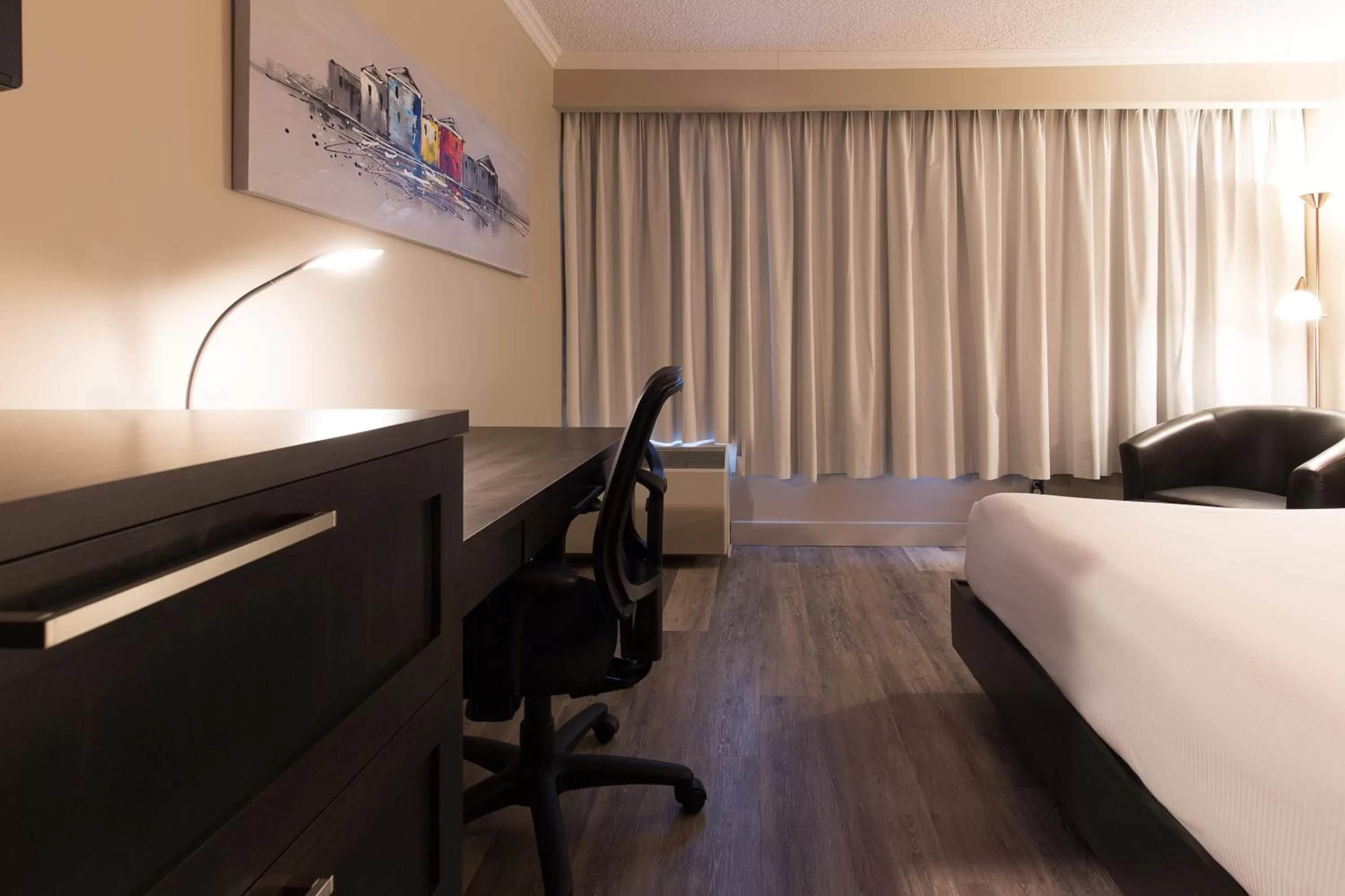 Bedroom, Bed in Hotel Universel Alma