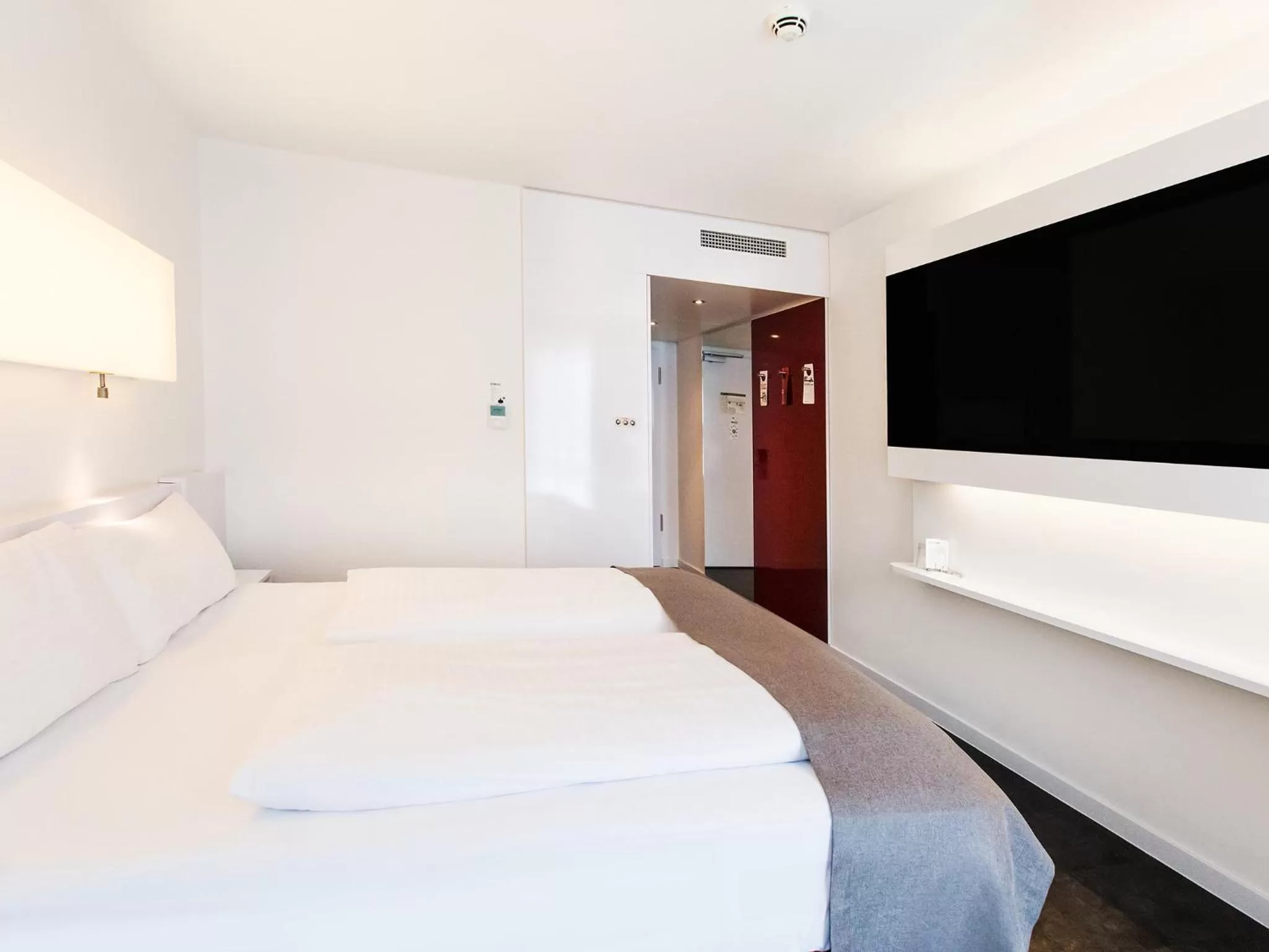 Day, Bed in DORMERO Hotel Frankfurt