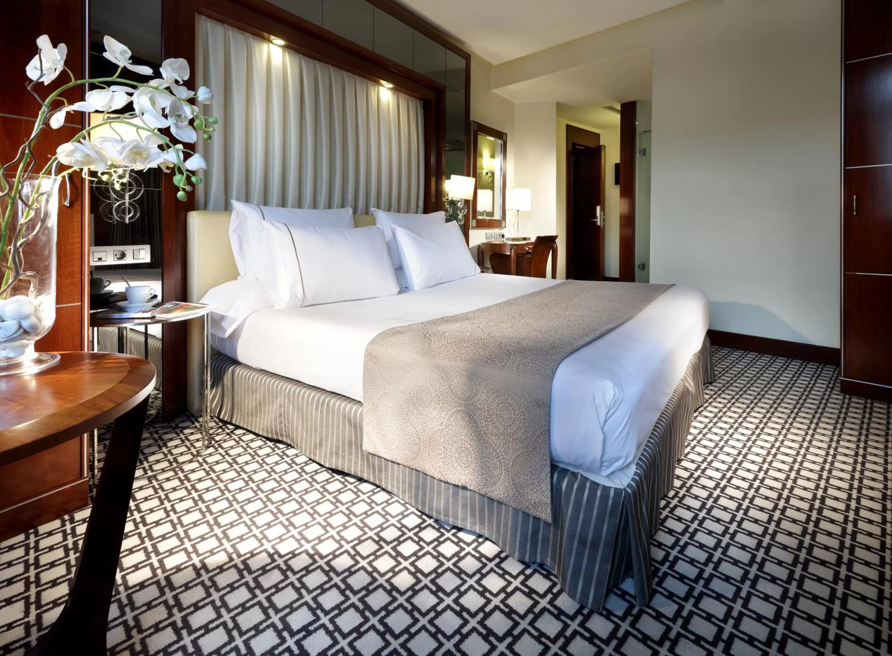 Bed in Eurostars Gran Via