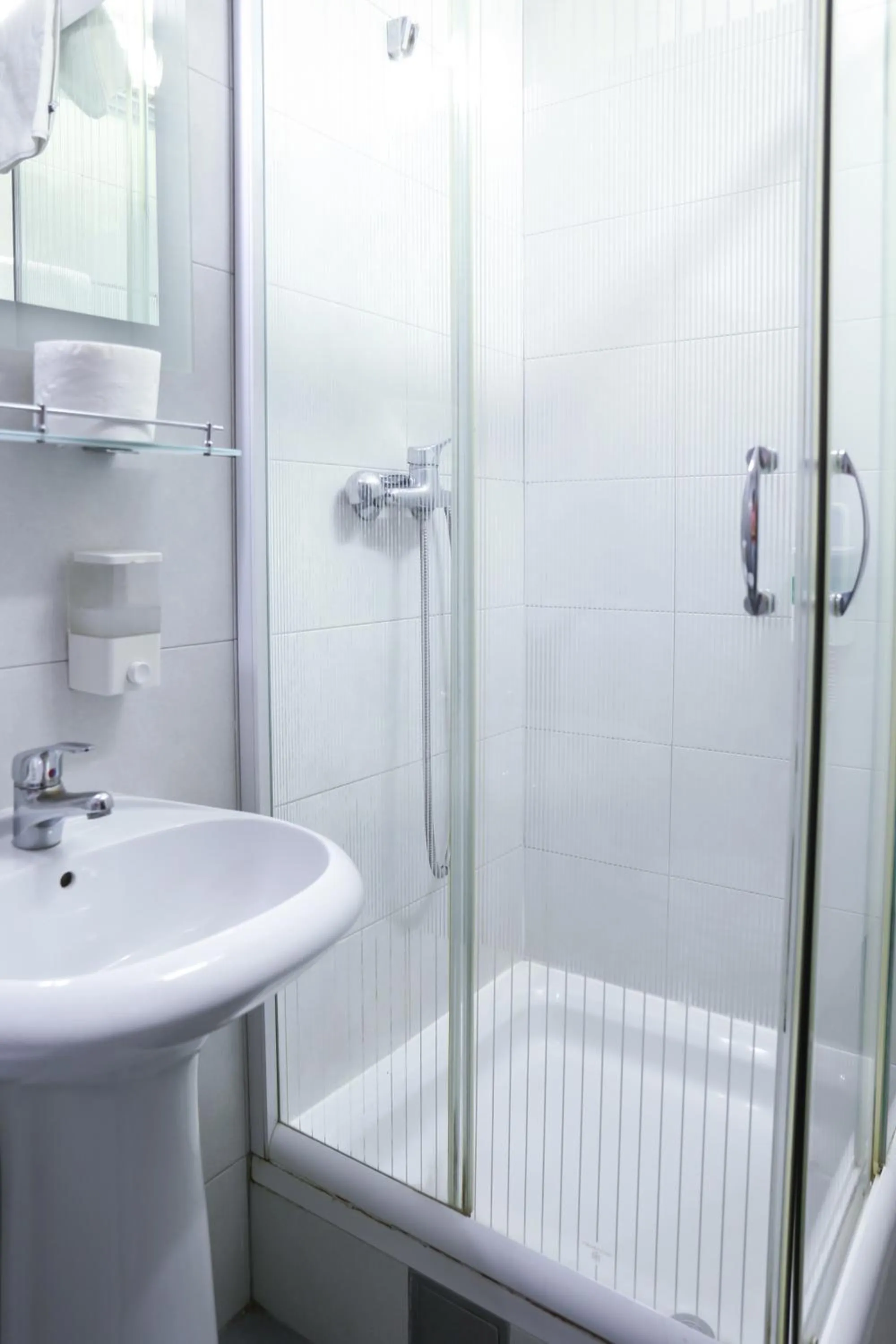 Shower in Hotel Srbija-FREE PARKING