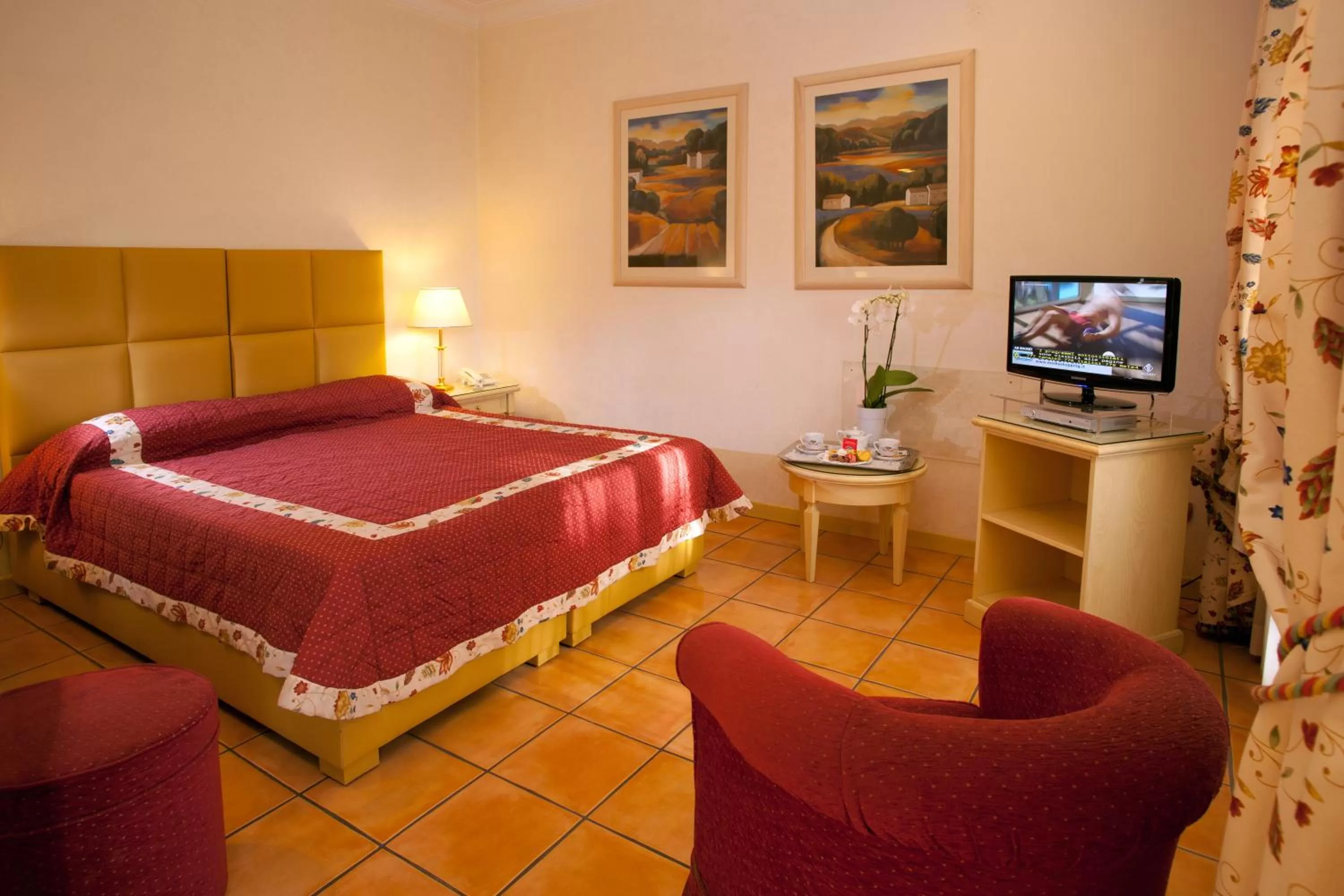 TV and multimedia, Bed in Hotel Piccolo Borgo