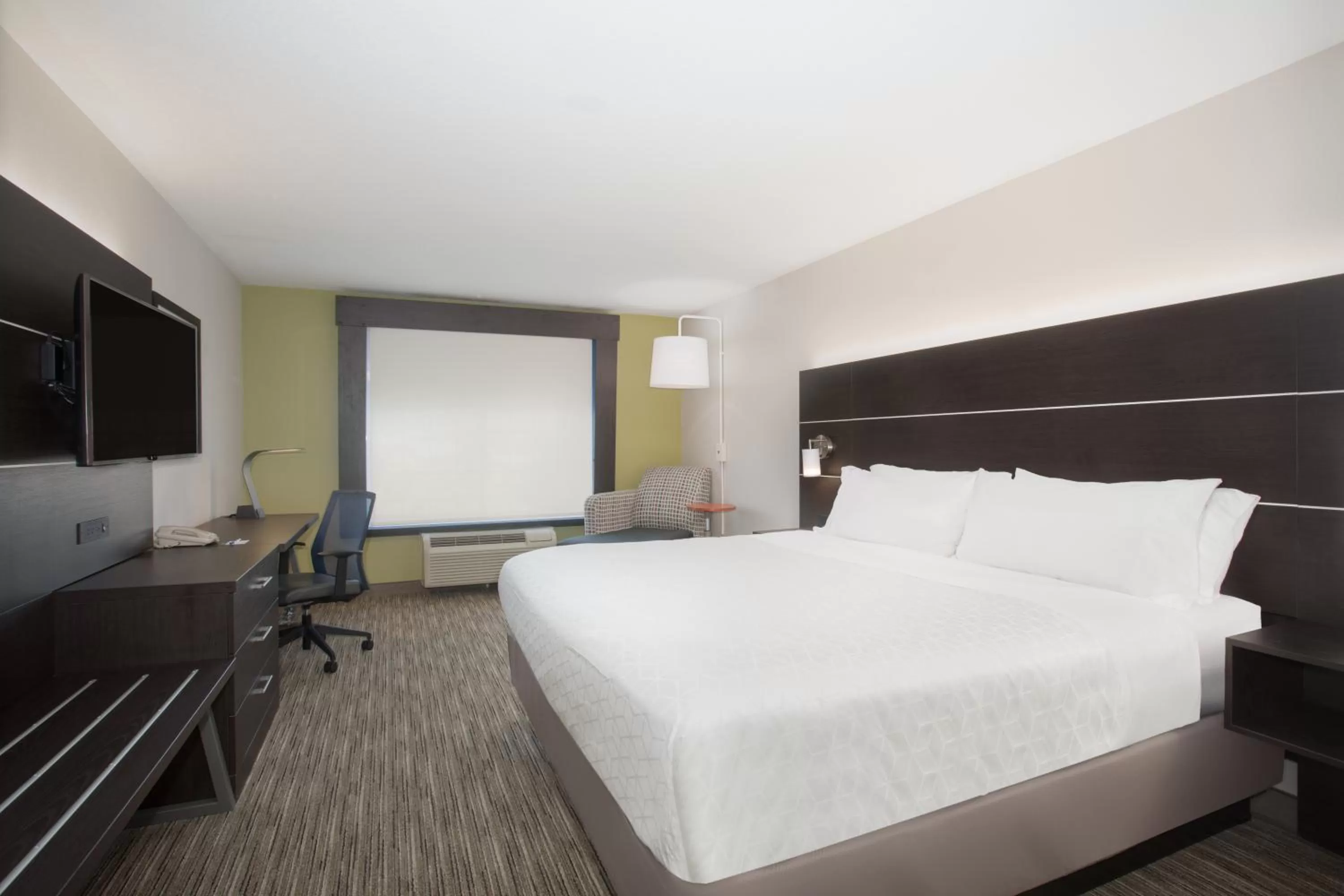 Bedroom, Bed in Holiday Inn Express Hotel & Suites Longmont by IHG