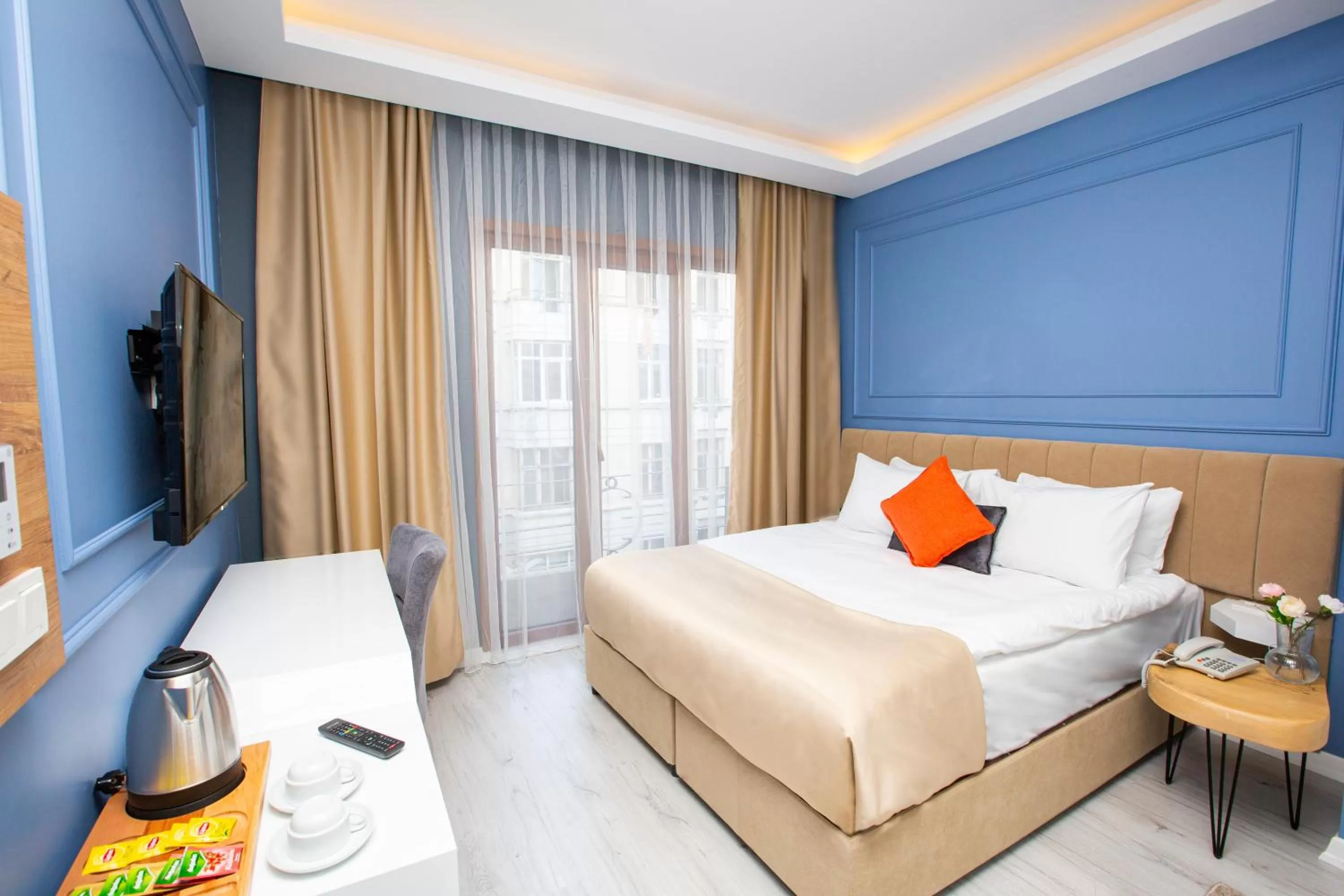 Bed in Taksim Leon's Hotel