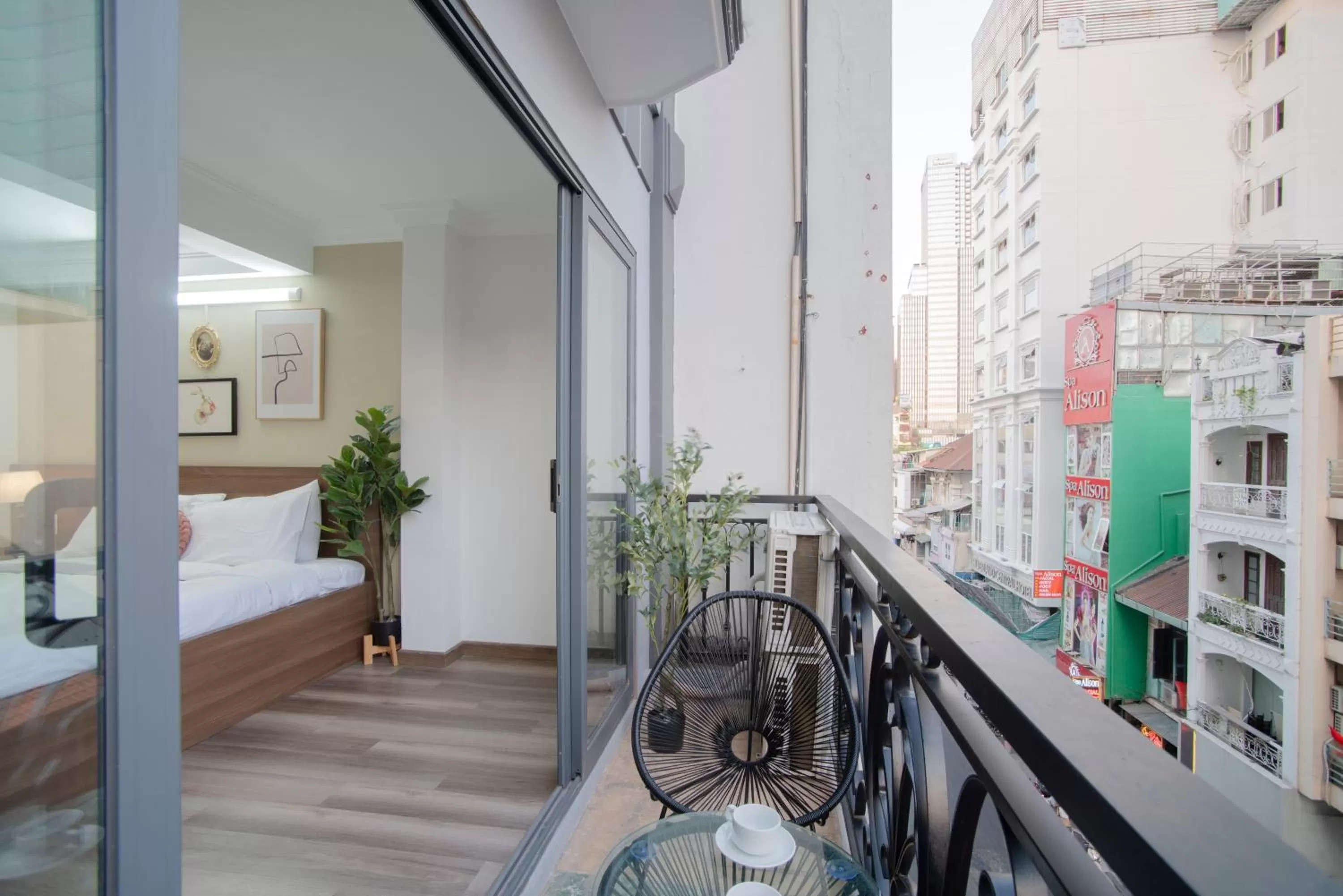 Day in SAZI BEN THANH Hotel HCM