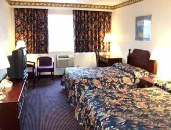 Double Room with Two Double Beds - Smoking in Howard Johnson by Wyndham Pikesville