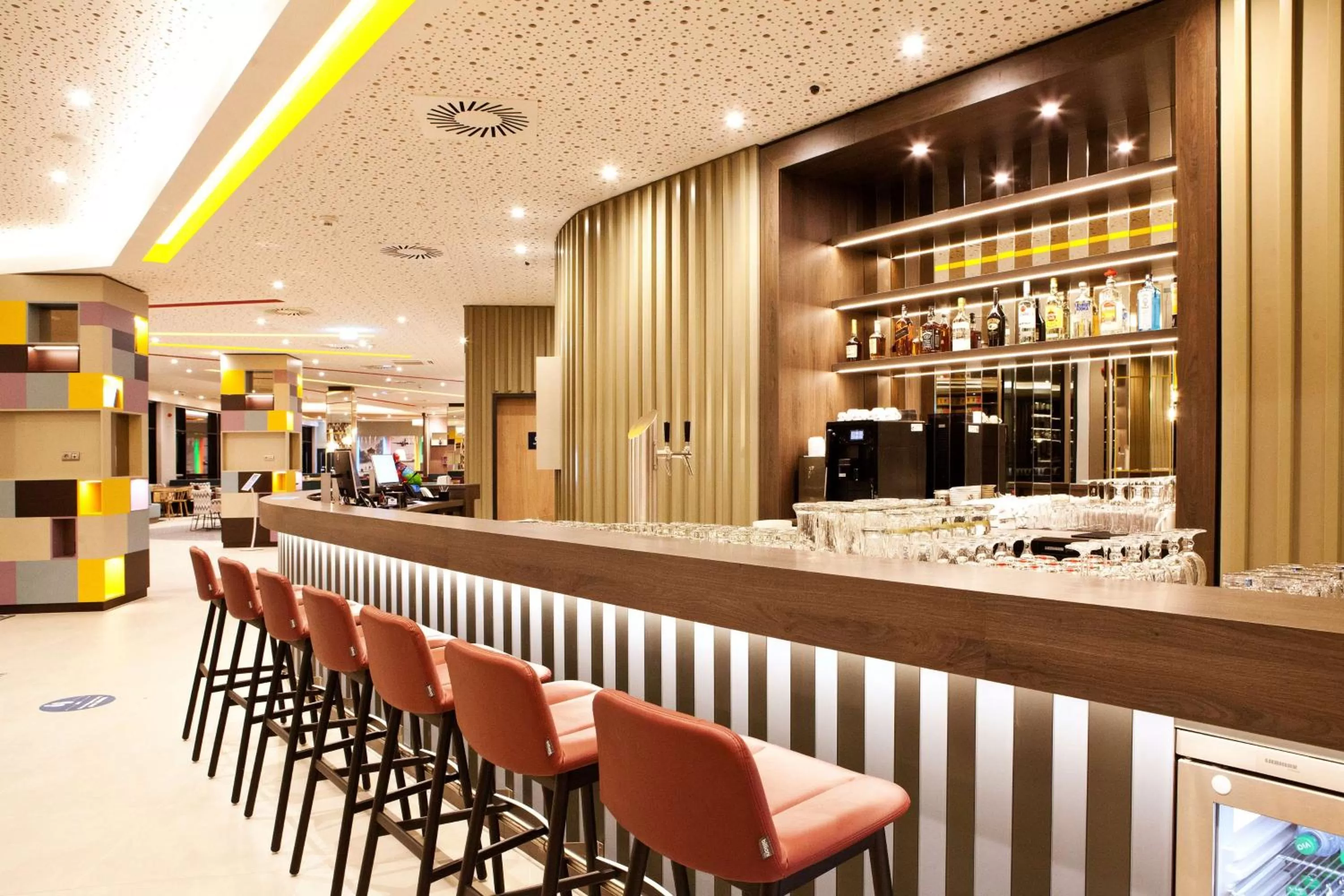 Lounge or bar in Hampton by Hilton Munich Airport South