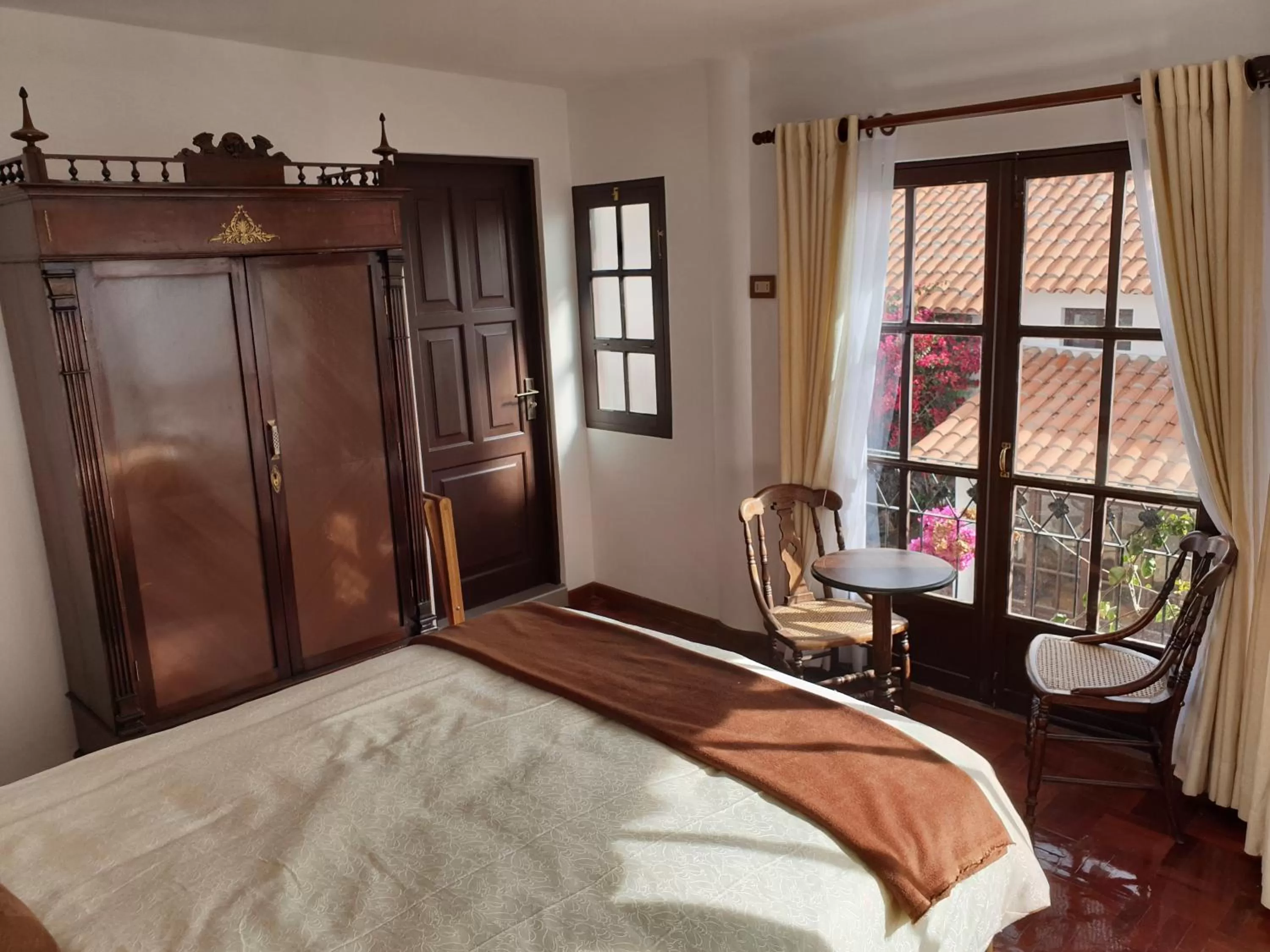 Photo of the whole room, Bed in El Jardin De Su Merced B&B