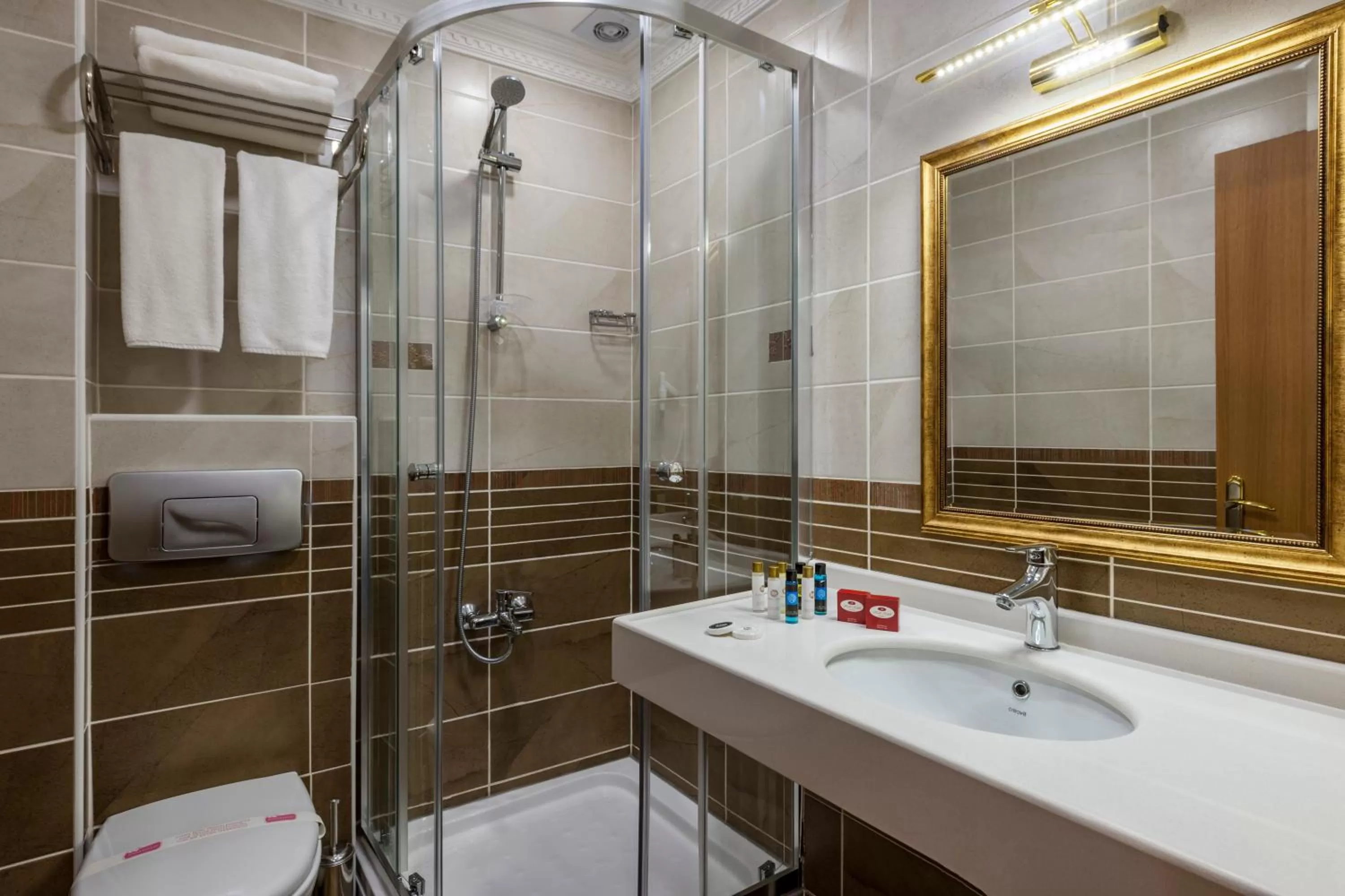 Bathroom in Kupeli Hotel