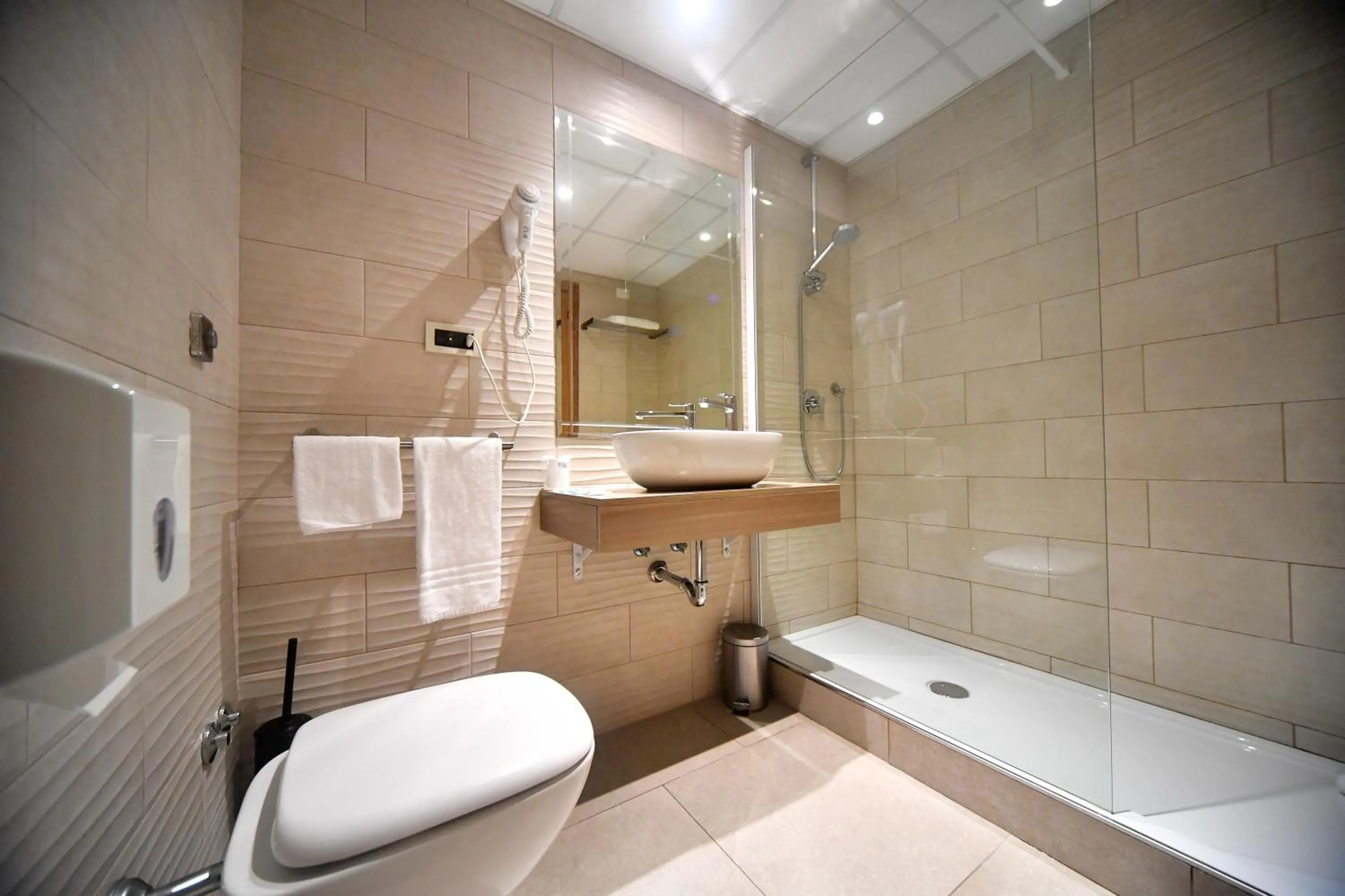 Bathroom in Palace Inn Rome Fiano