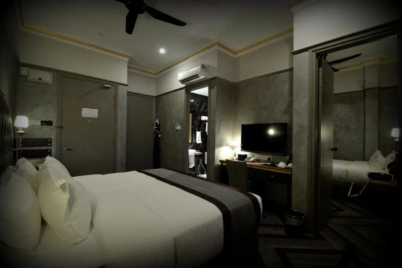 Photo of the whole room, Bed in 1969 Business Suites @ Ipoh Garden