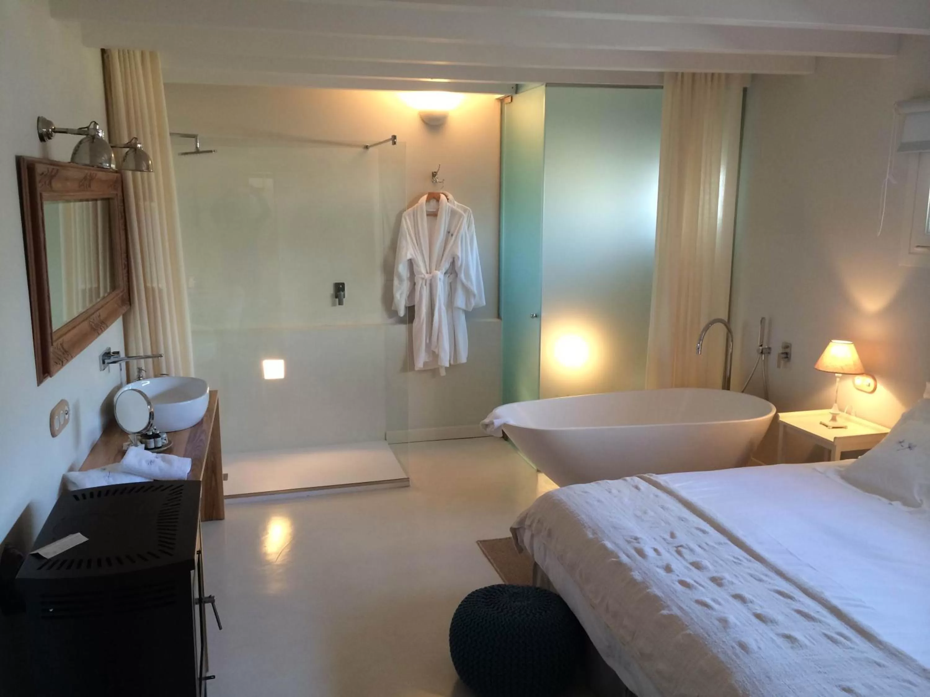 Bathroom, Bed in Jardí de Ses Bruixes Boutique Hotel