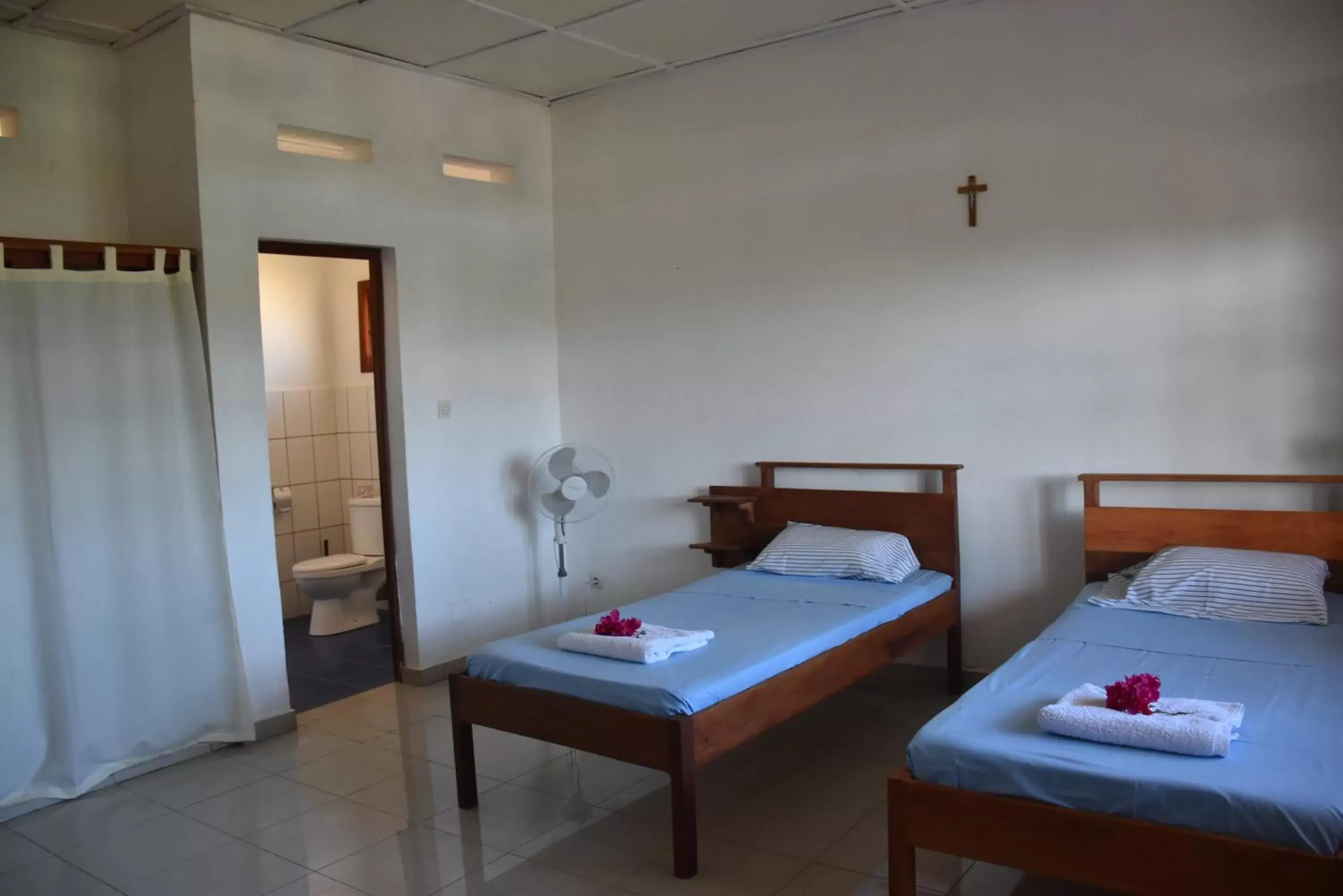 Double Room with Balcony in Centre Lucien Botovasoa Double Room with Balcony in Centre Lucien Botovasoa