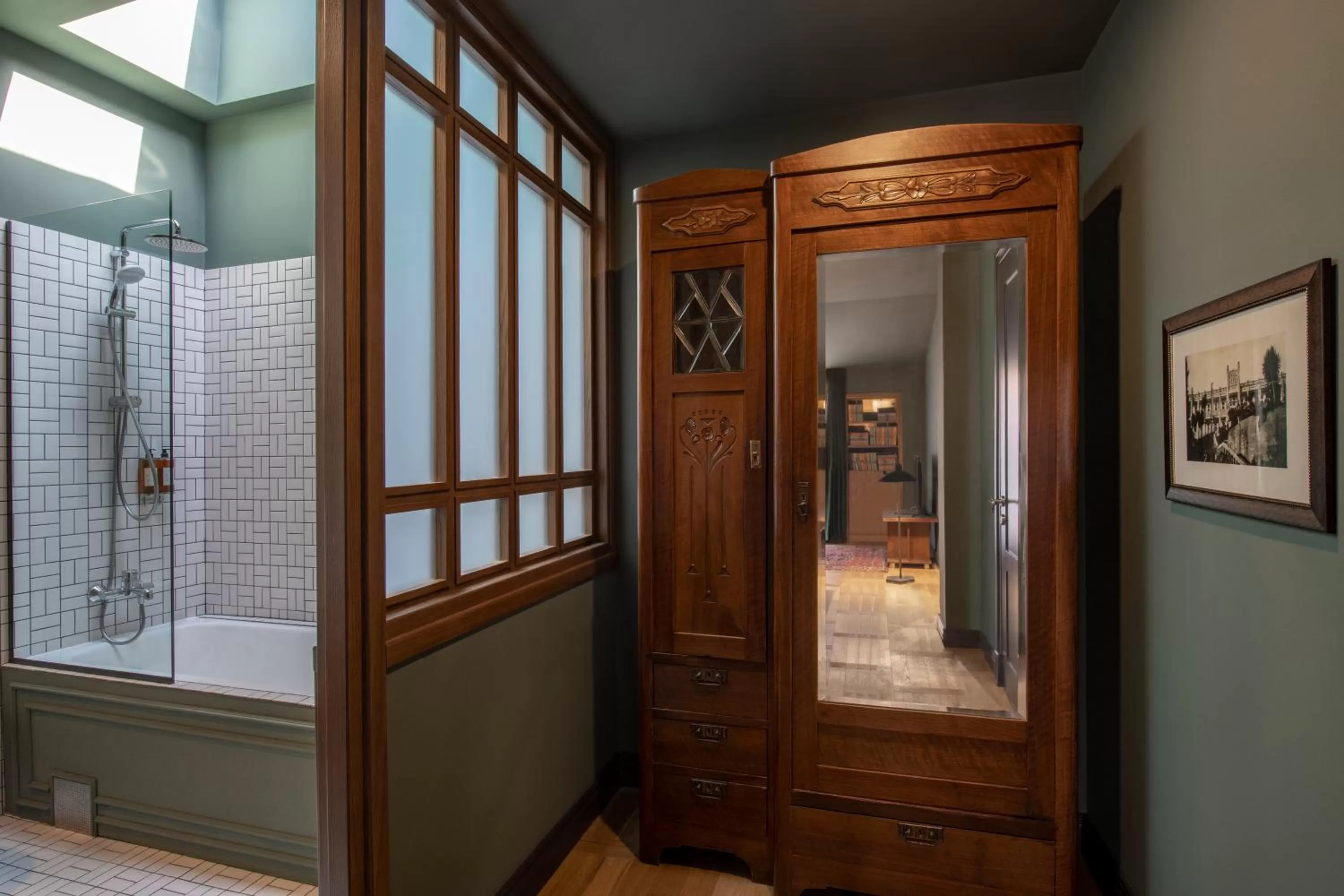 Shower in Communal Hotel Plekhanovi