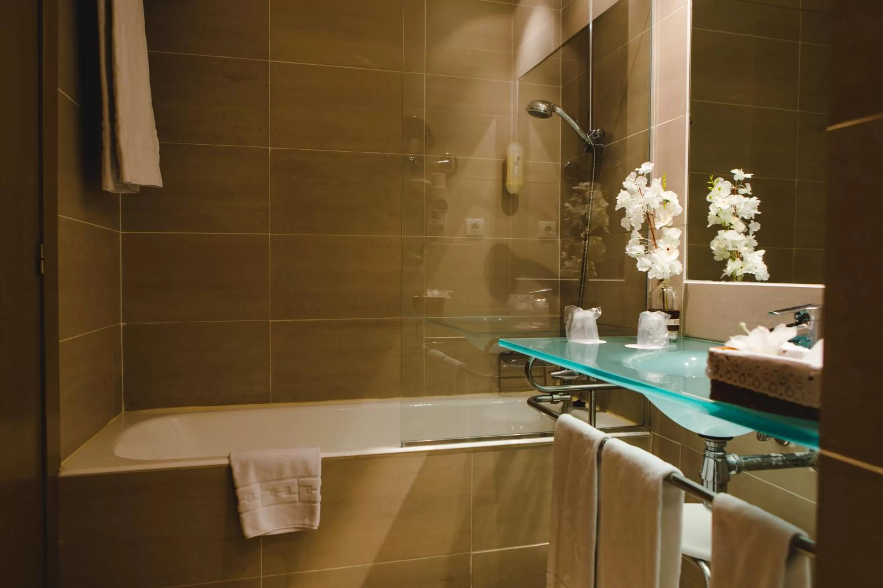 Bathroom in Hotel Mas Camarena