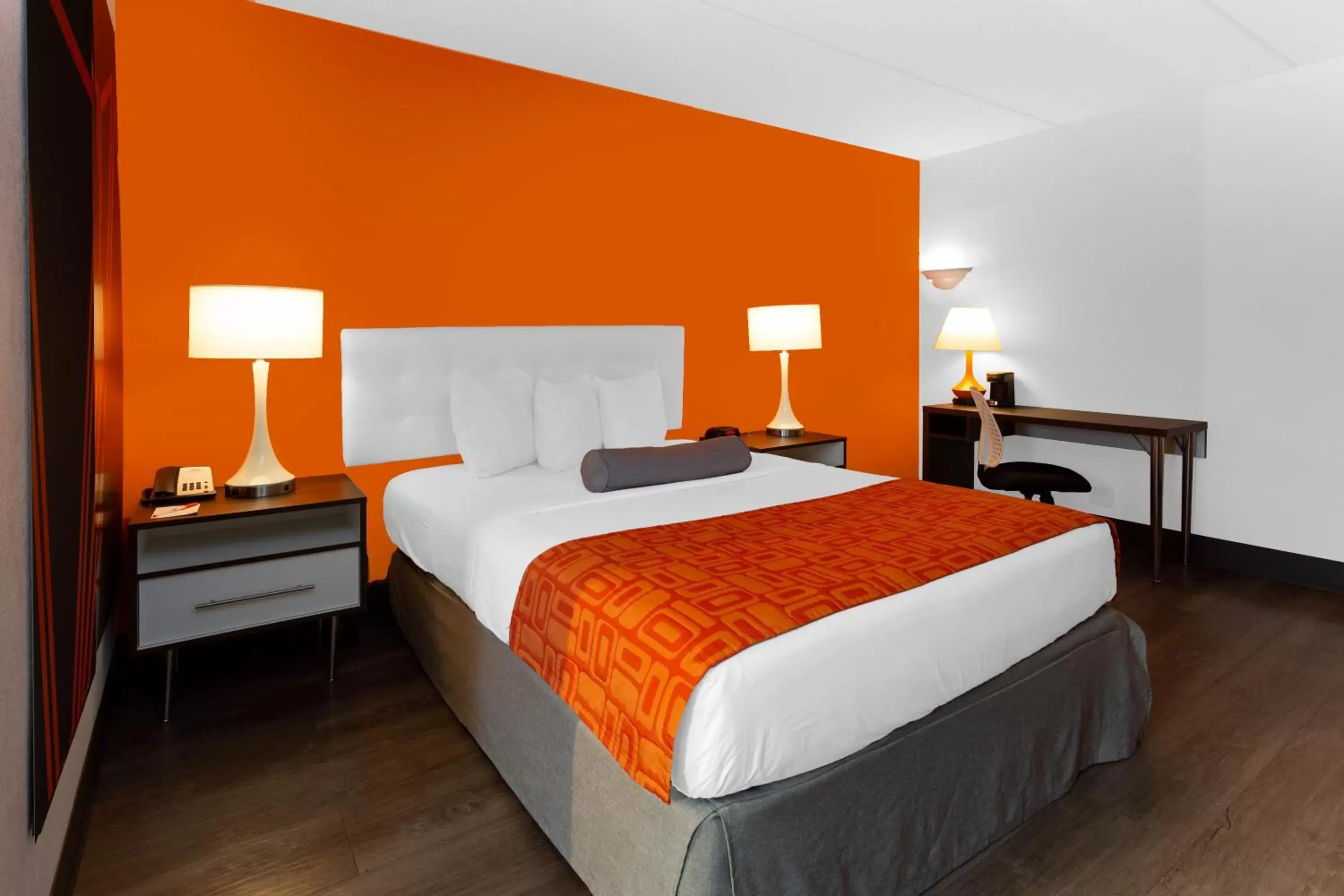 Queen Room - Non-Smoking in Howard Johnson by Wyndham Waukegan Great Lakes Queen Room - Non-Smoking in Howard Johnson by Wyndham Waukegan Great Lakes