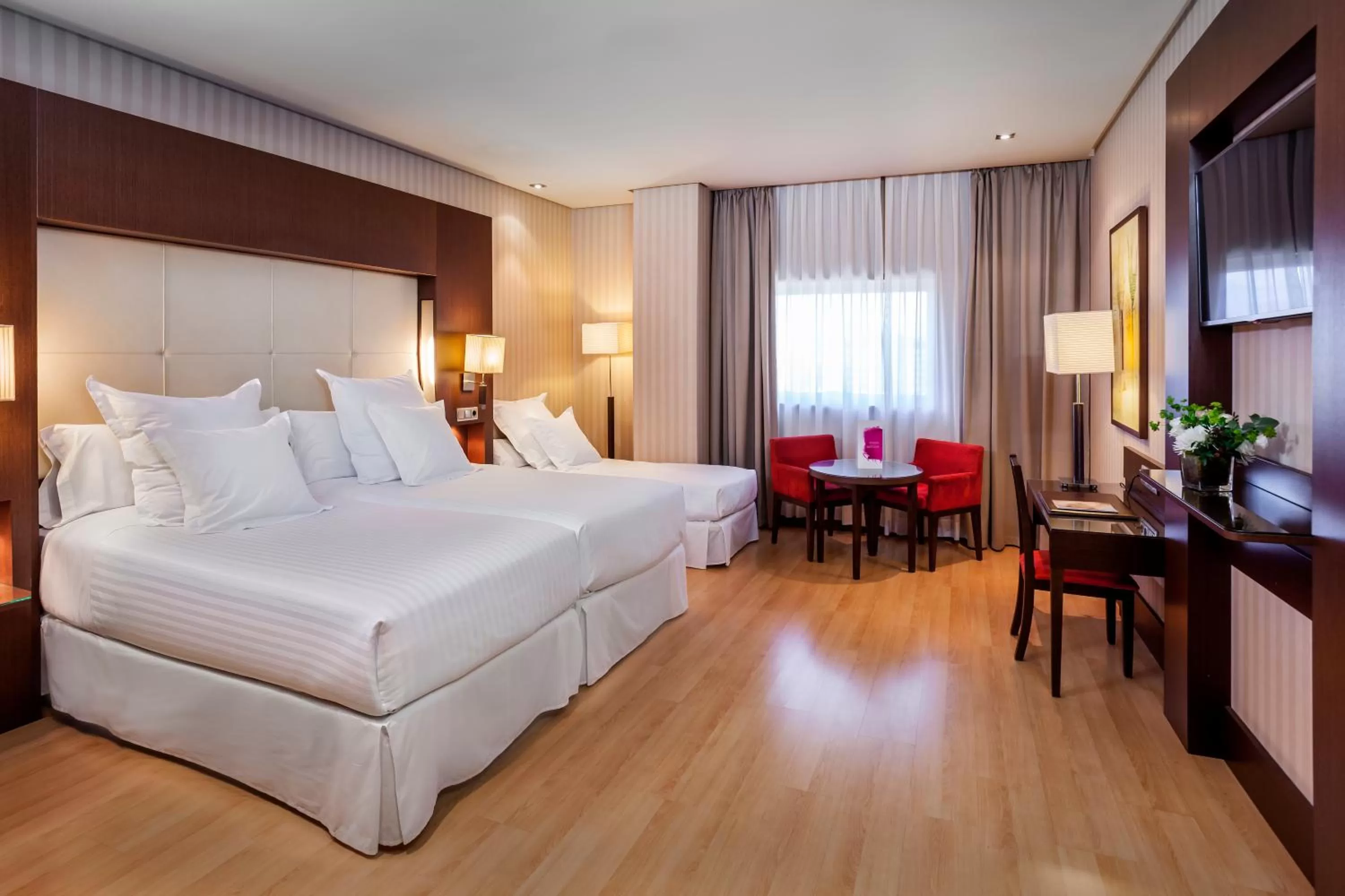 Photo of the whole room, Bed in Barceló Granada Congress