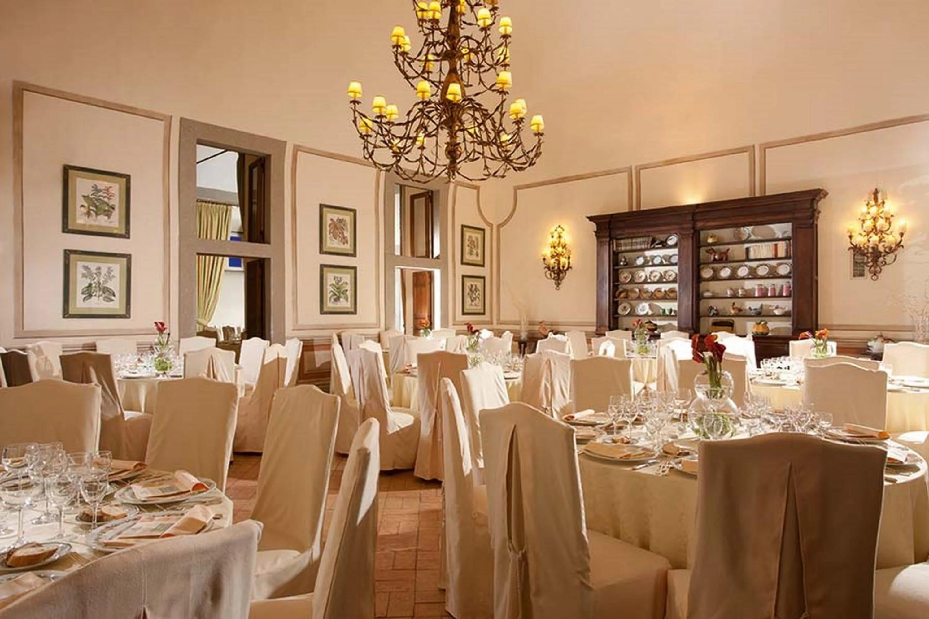 Restaurant/places to eat in Park Hotel Villa Grazioli