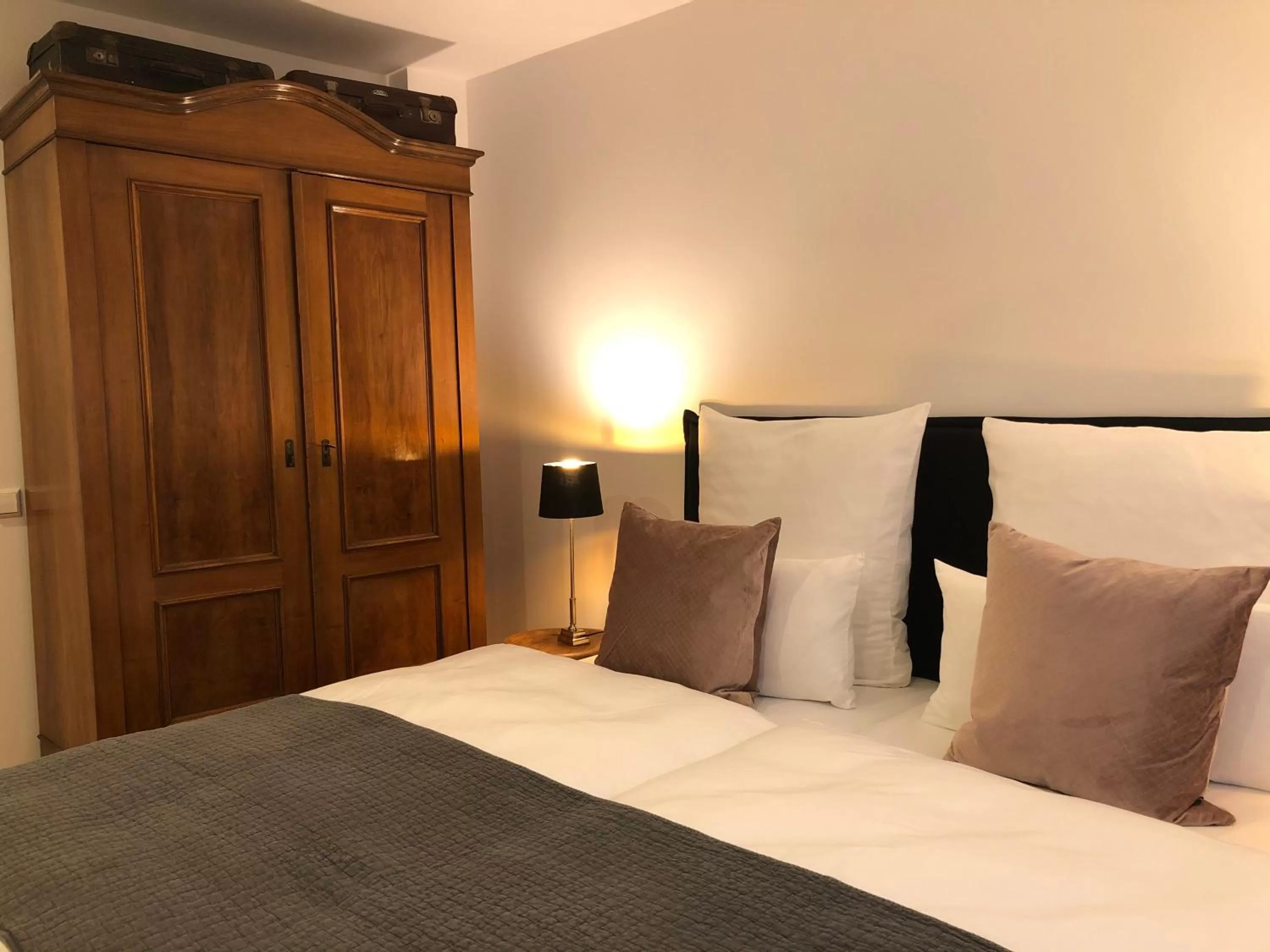 Bedroom, Bed in der Gänsbühl auf der Stadtmauer