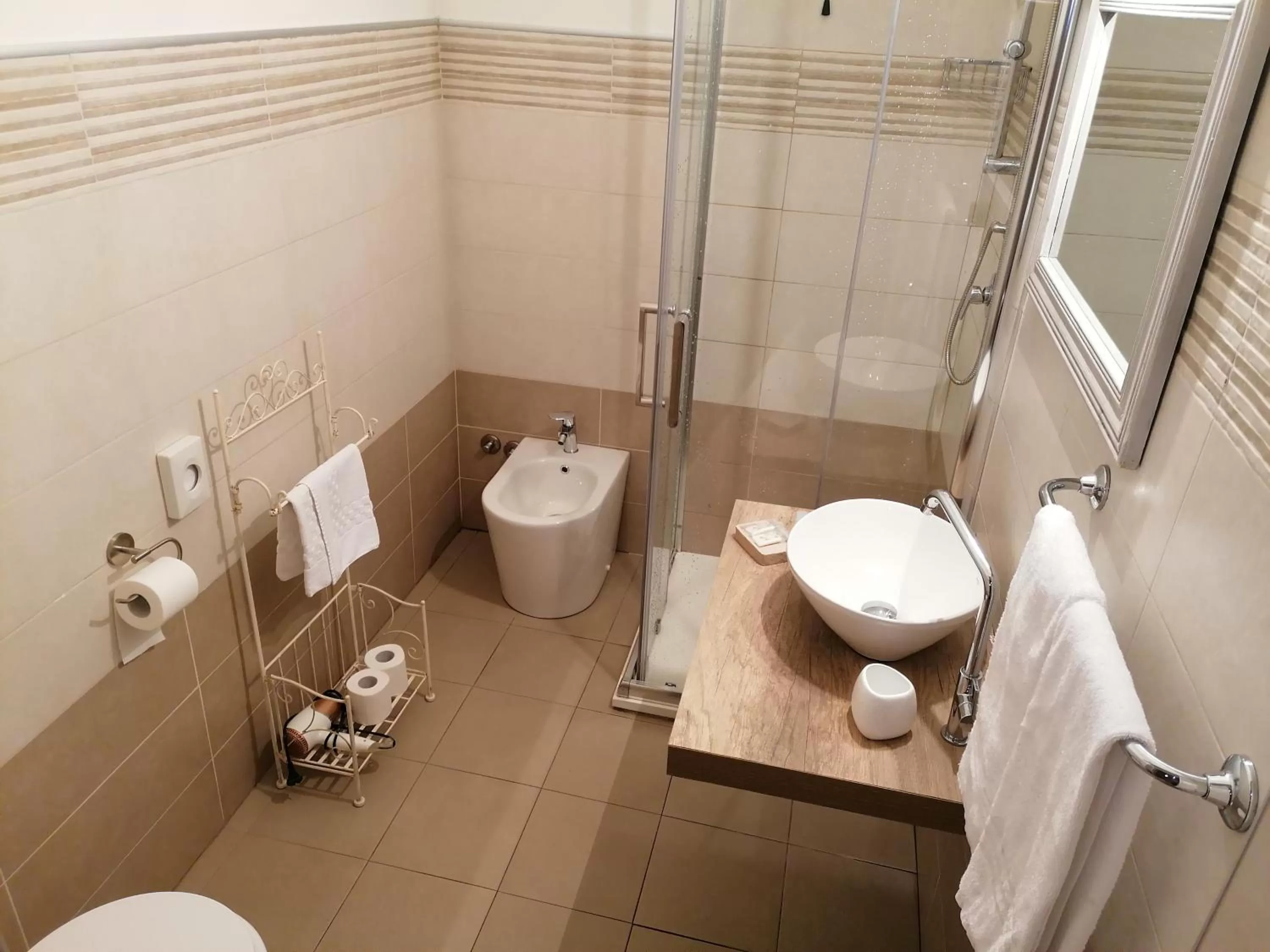 Bathroom in Cicerone Guest House