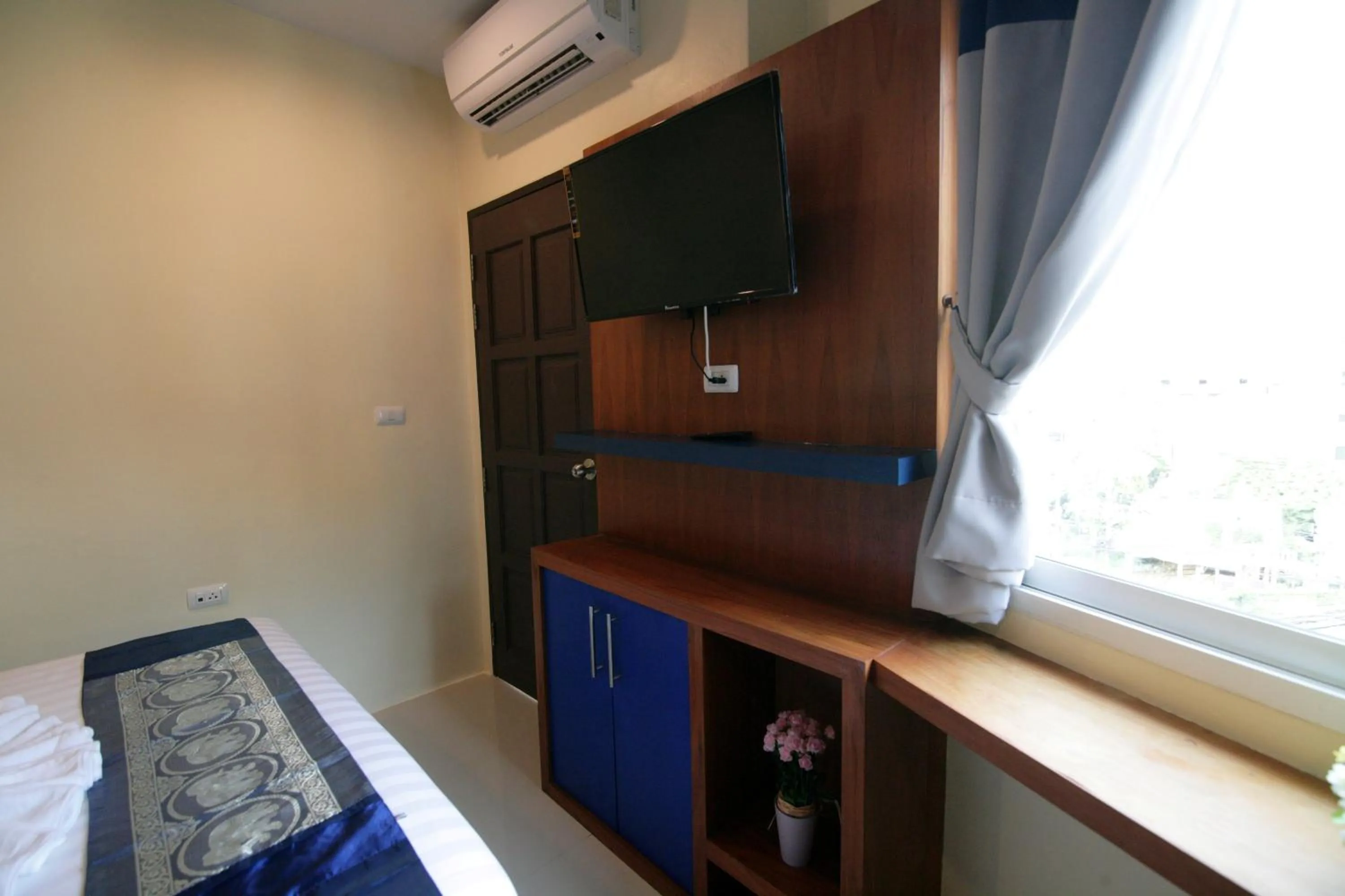 Bed in Calypso Patong Hotel